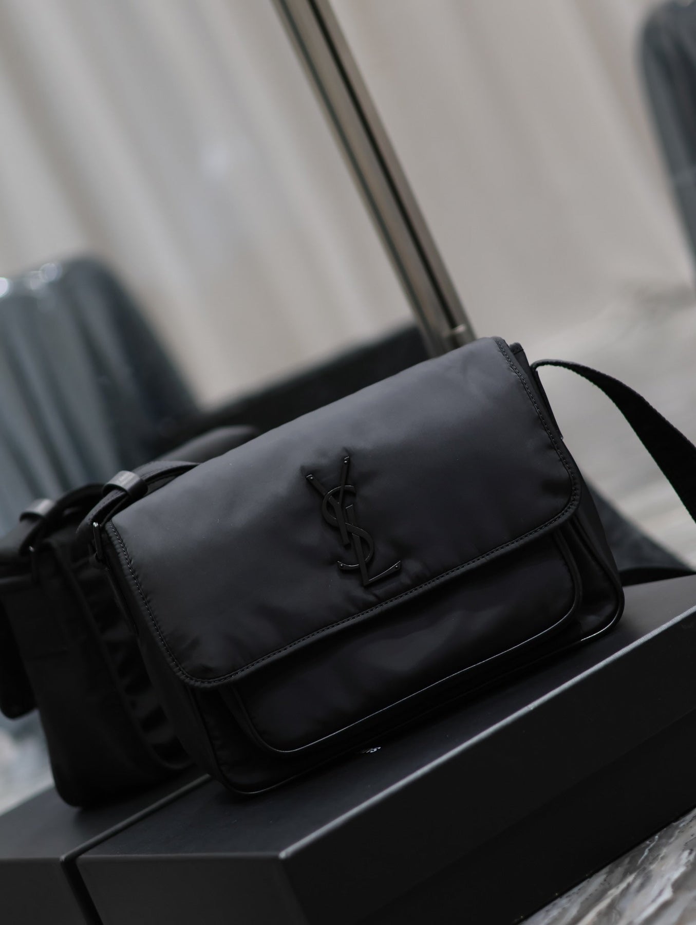 NIKI MEDIUM 28 IN BLACK NYLON