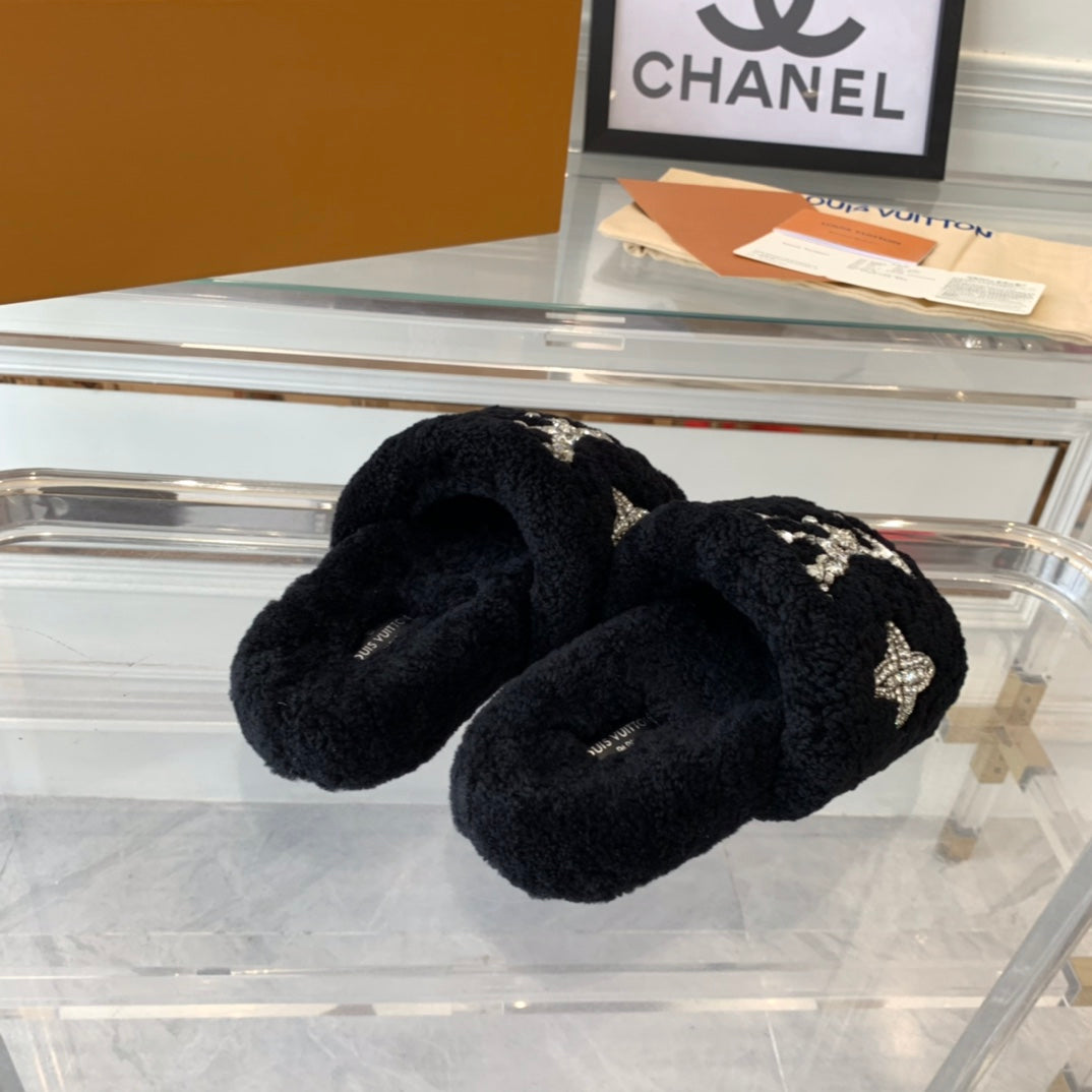 LV WOMEN'S PASEO FLAT SLIPPER IN BLACK FLEECE