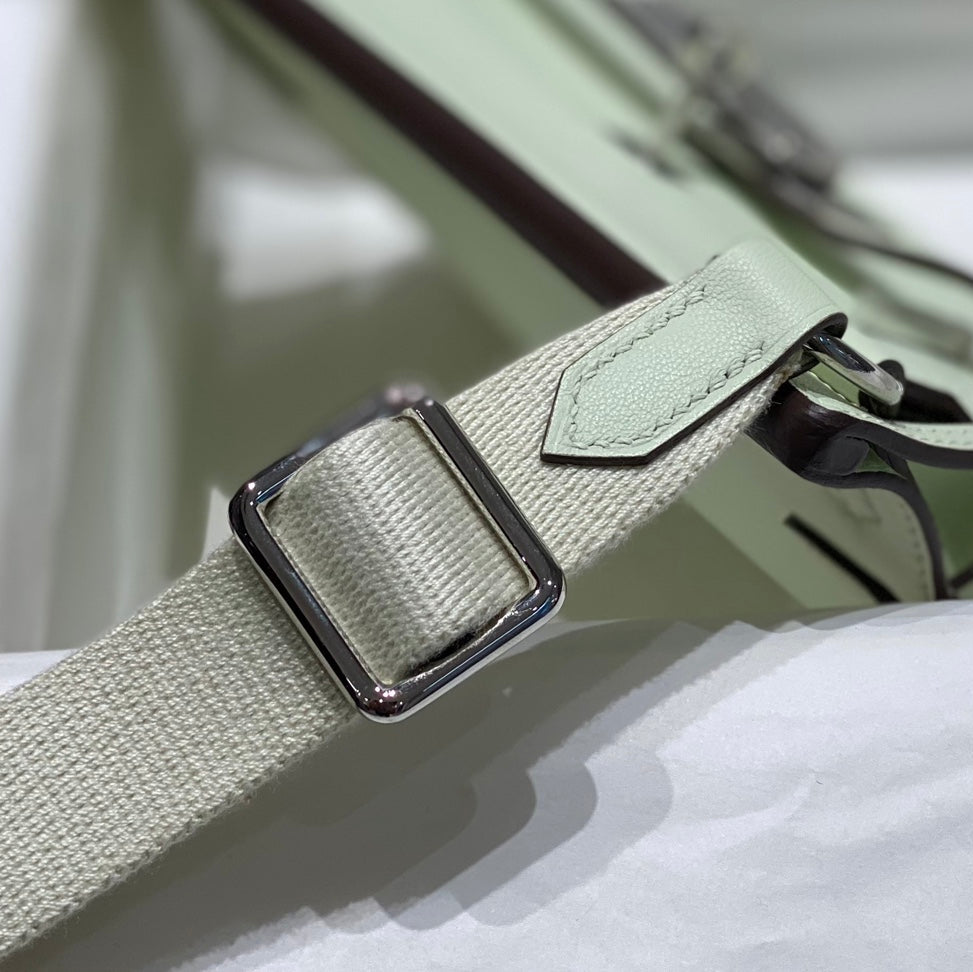 HM JYPSIERE SHOULDER BAG 23 IN LIGHT GREEN CALFSKIN SILVER HARDWARE