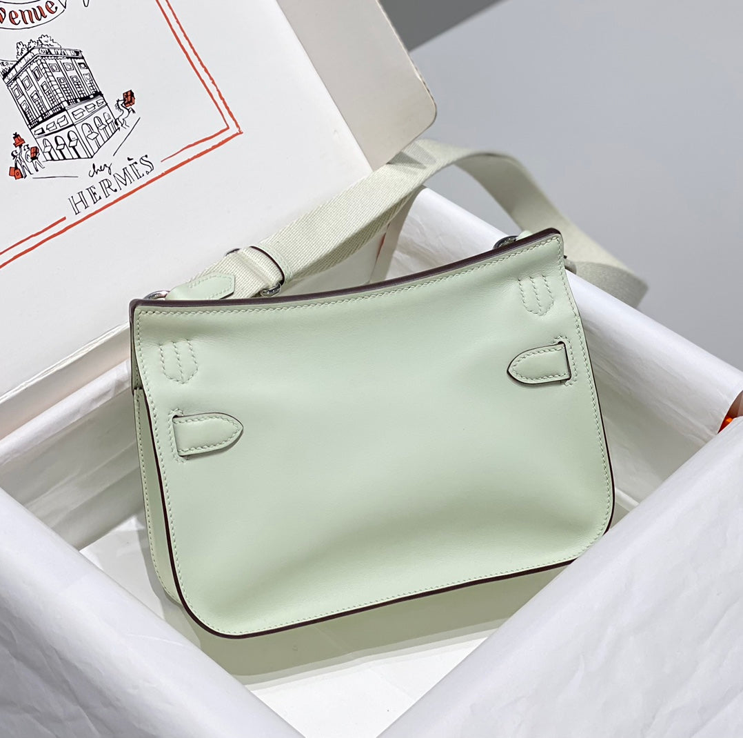 HM JYPSIERE SHOULDER BAG 23 IN LIGHT GREEN CALFSKIN SILVER HARDWARE
