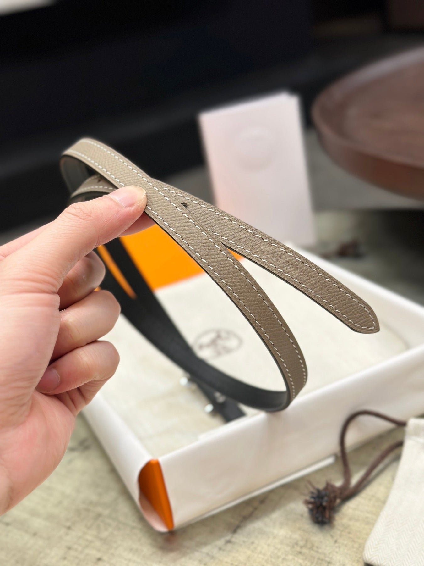 HM FOCUS BUCKLE & REVERSIBLE BLACK AND KHAKI BROWN LEATHER STRAP 13MM GOLD HARDWARE