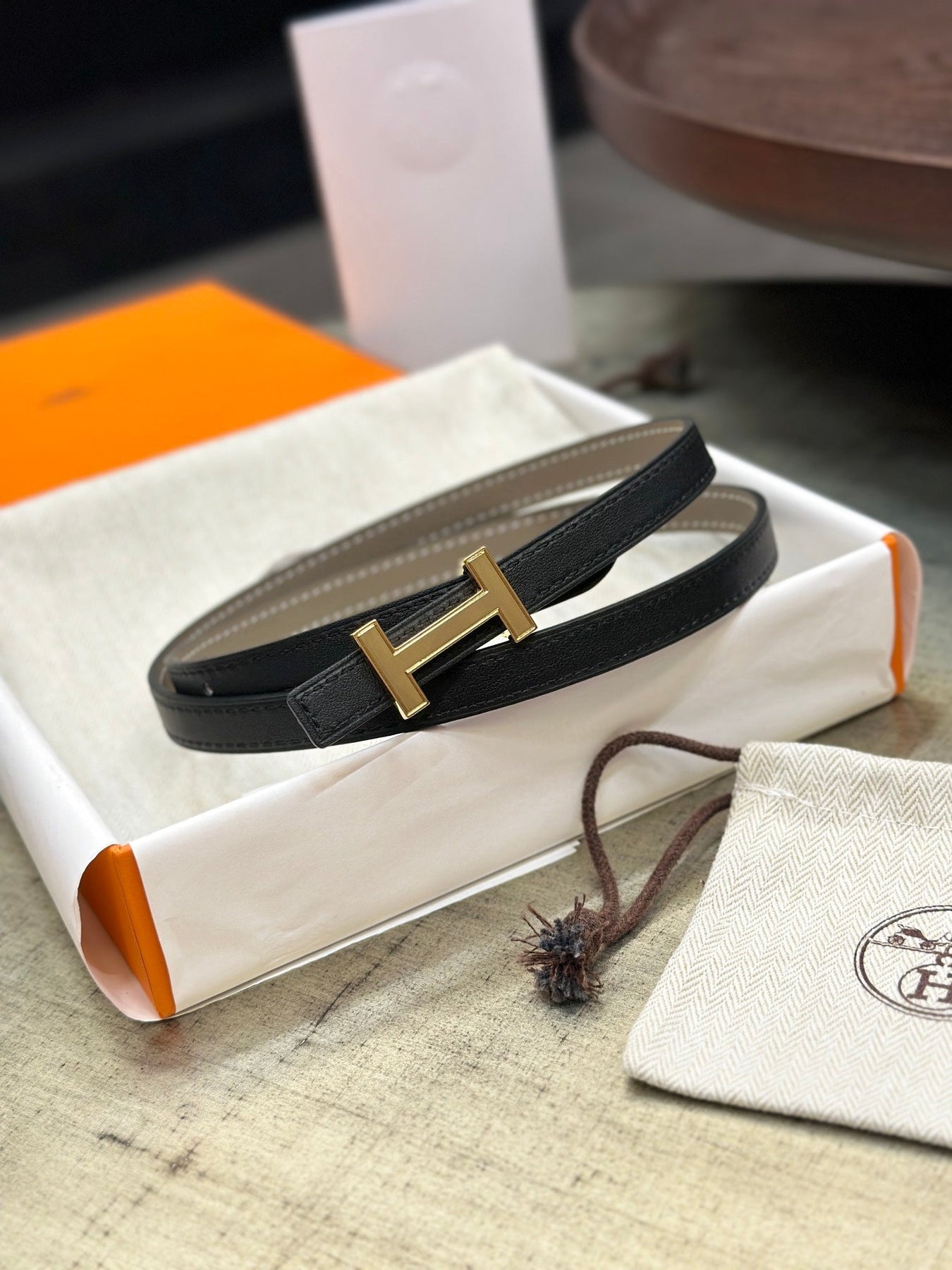 HM FOCUS BUCKLE & REVERSIBLE BLACK AND KHAKI BROWN LEATHER STRAP 13MM GOLD HARDWARE