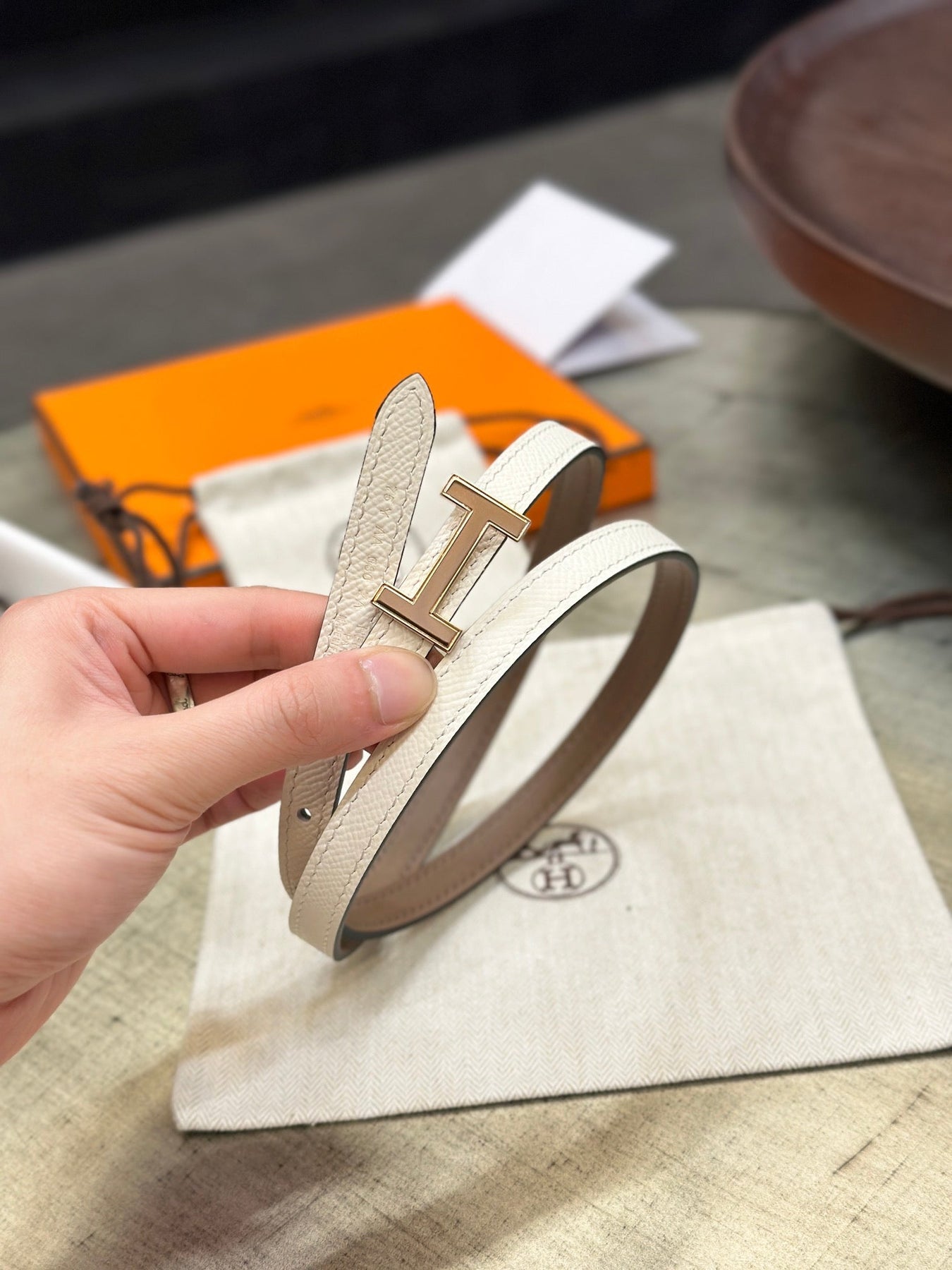 HM FOCUS BUCKLE & REVERSIBLE PEANUT BROWN AND WHITE LEATHER STRAP 13MM COPPER HARDWARE