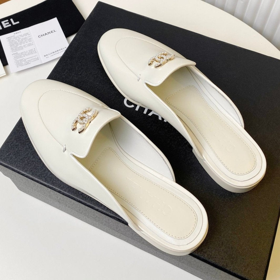 FLAT MULE IN WHITE LAMBSKIN 983819