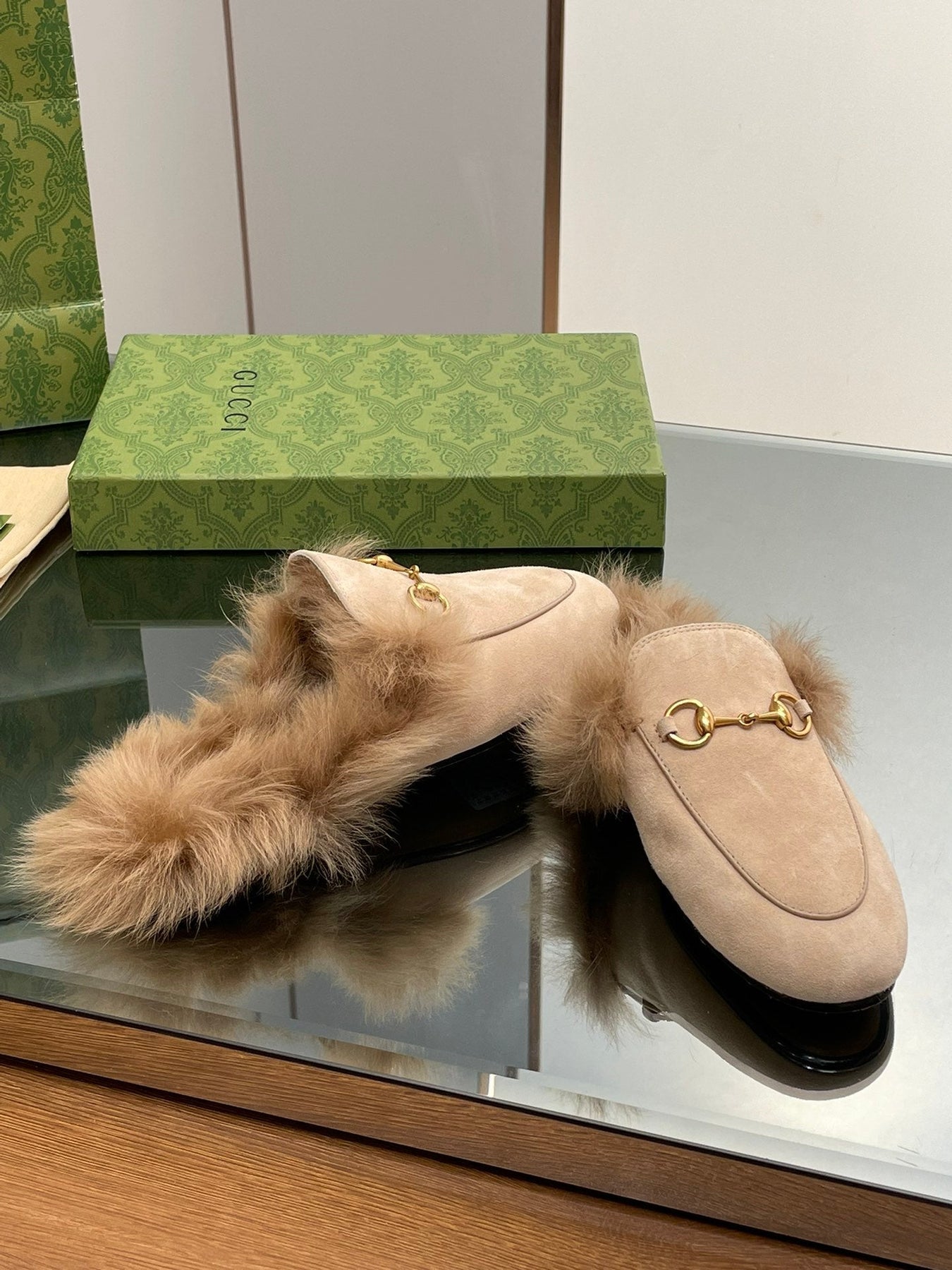 HORSEBIT MULE IN TAN BROWN SUEDE AND LAMB WOOL LINING