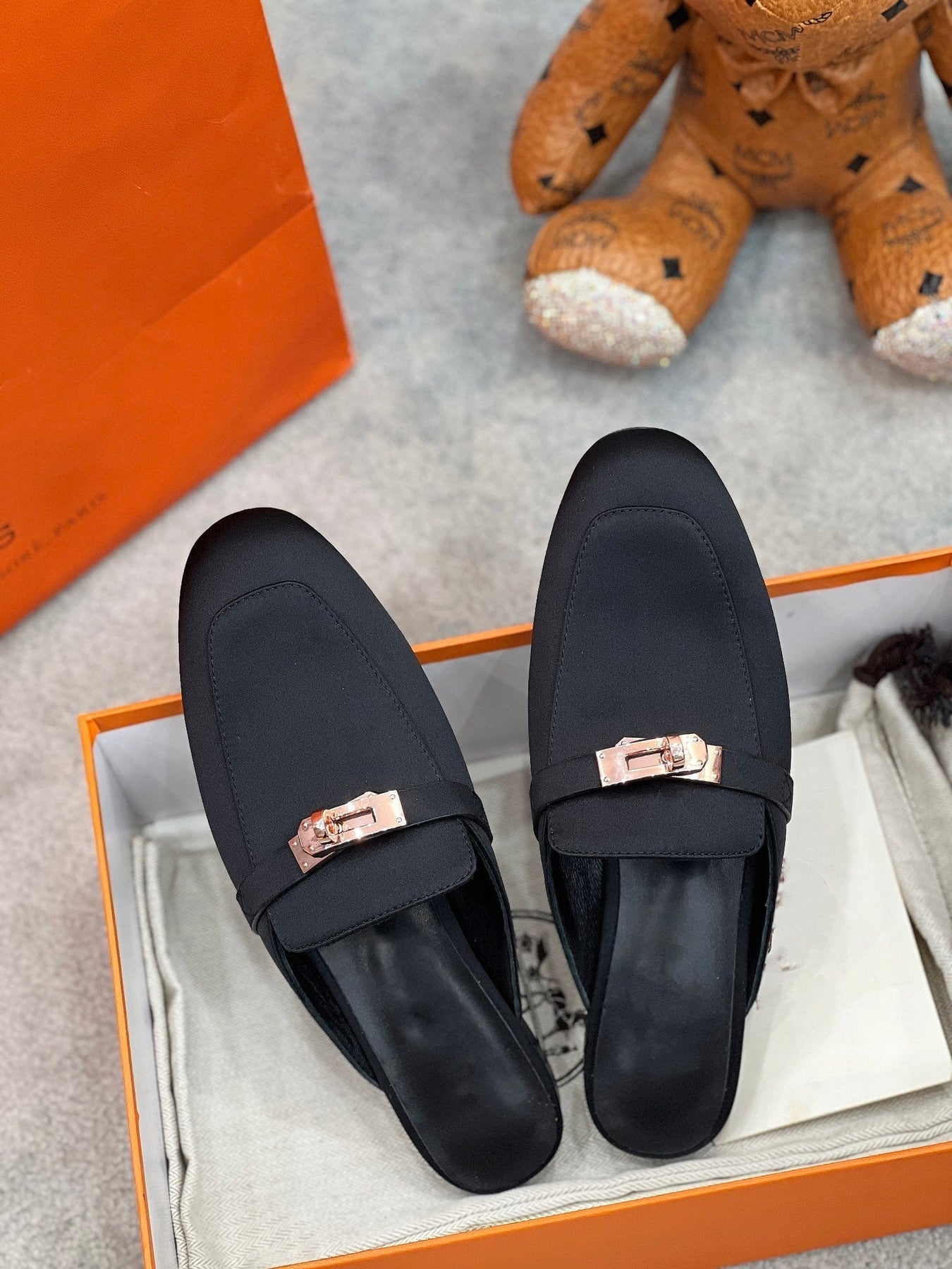 OZ Mule Black Silk Thick Cloth/Sheepskin