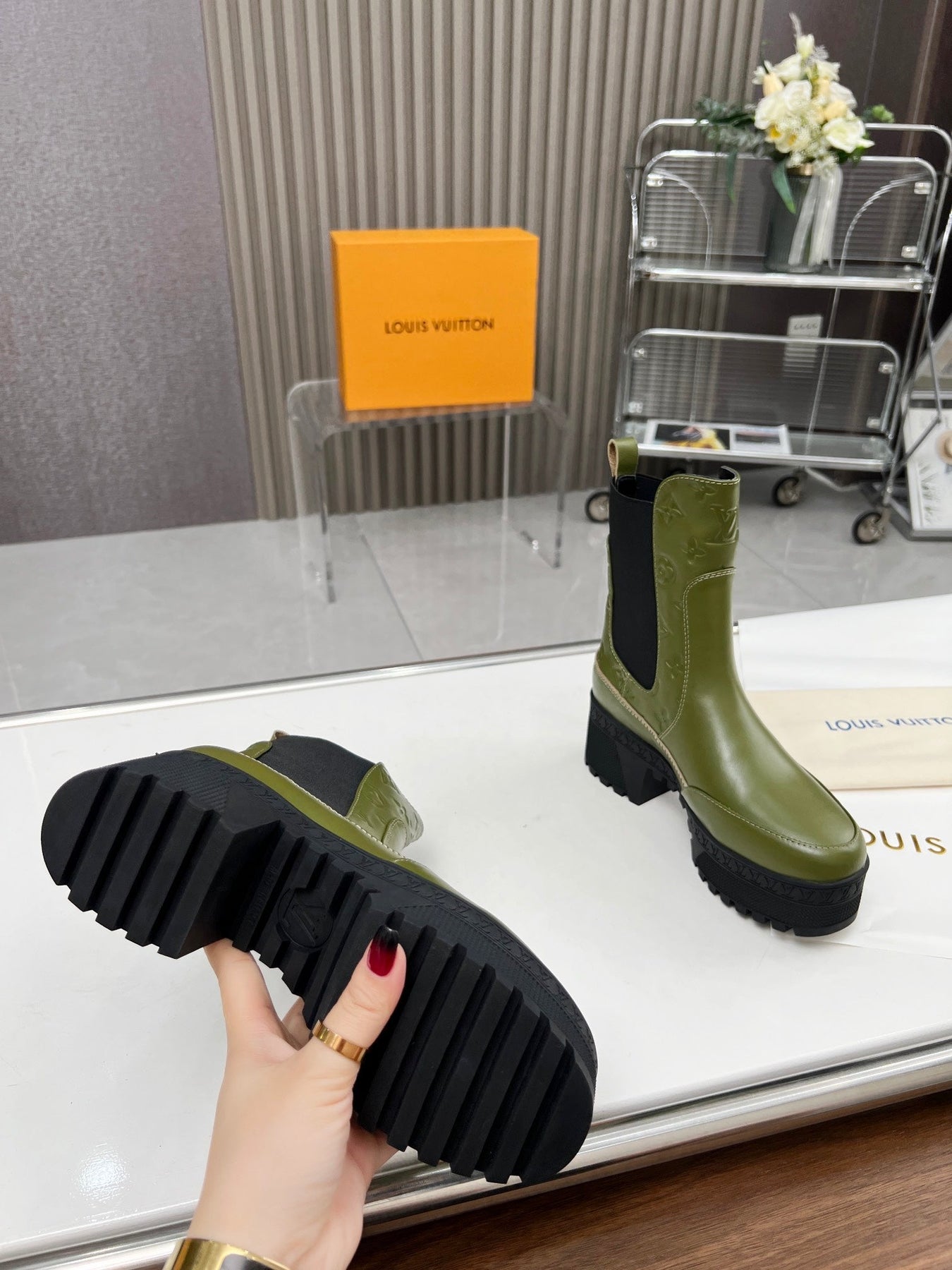 LV WOMEN SHORT BOOT IN DARK OLIVE GREEN CALFSKIN