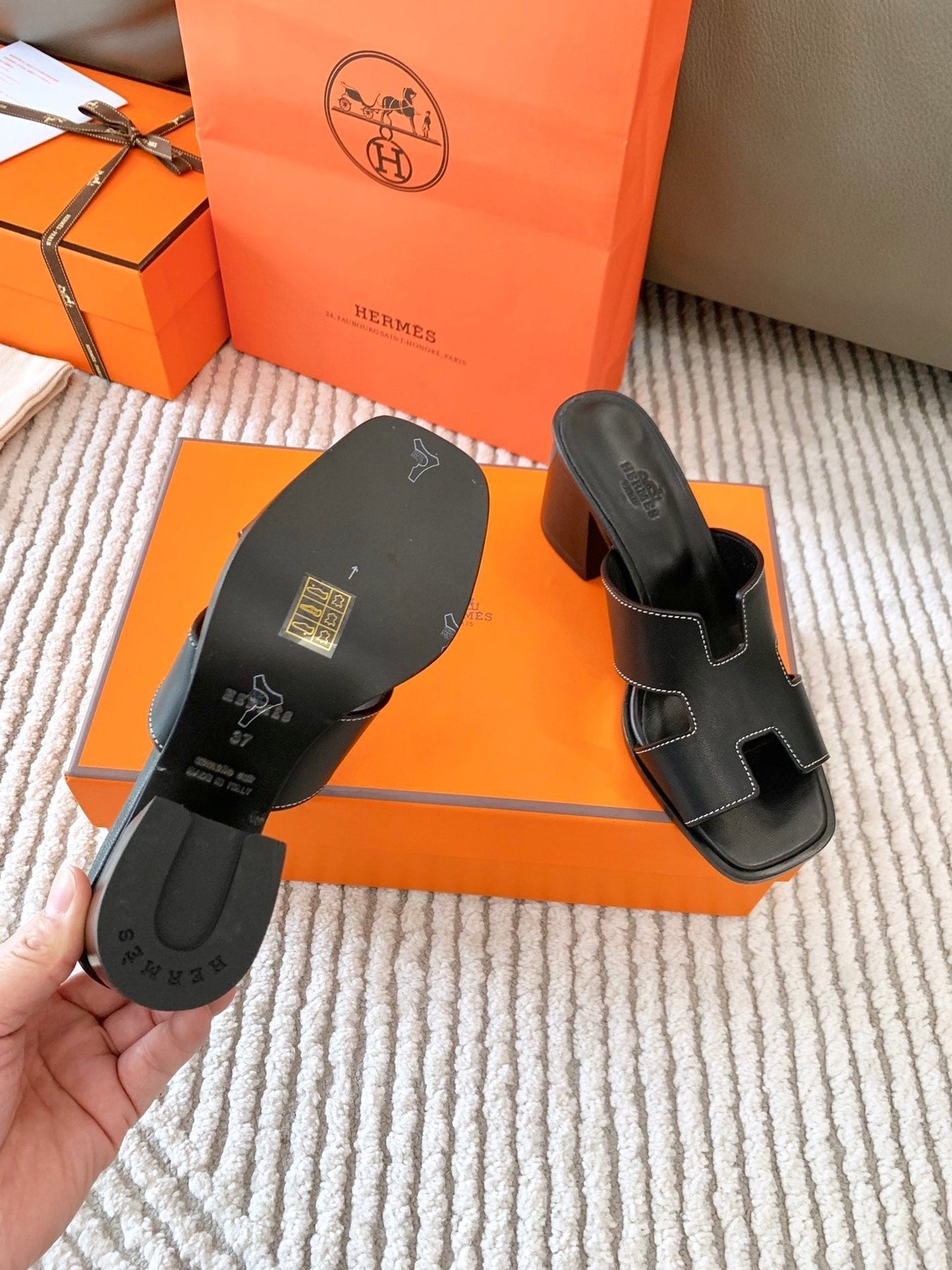 HELIA 60 SANDAL IN BLACK CALFSKIN