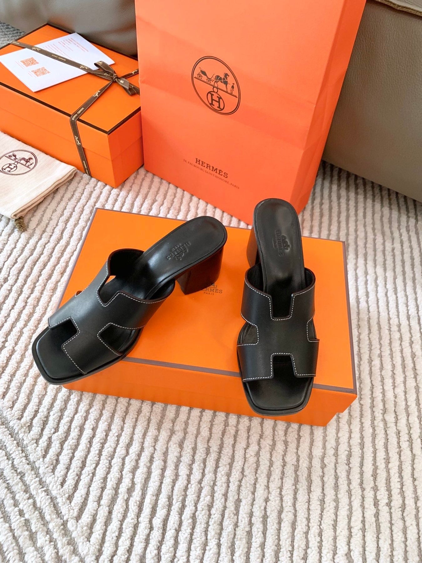 HELIA 60 SANDAL IN BLACK CALFSKIN