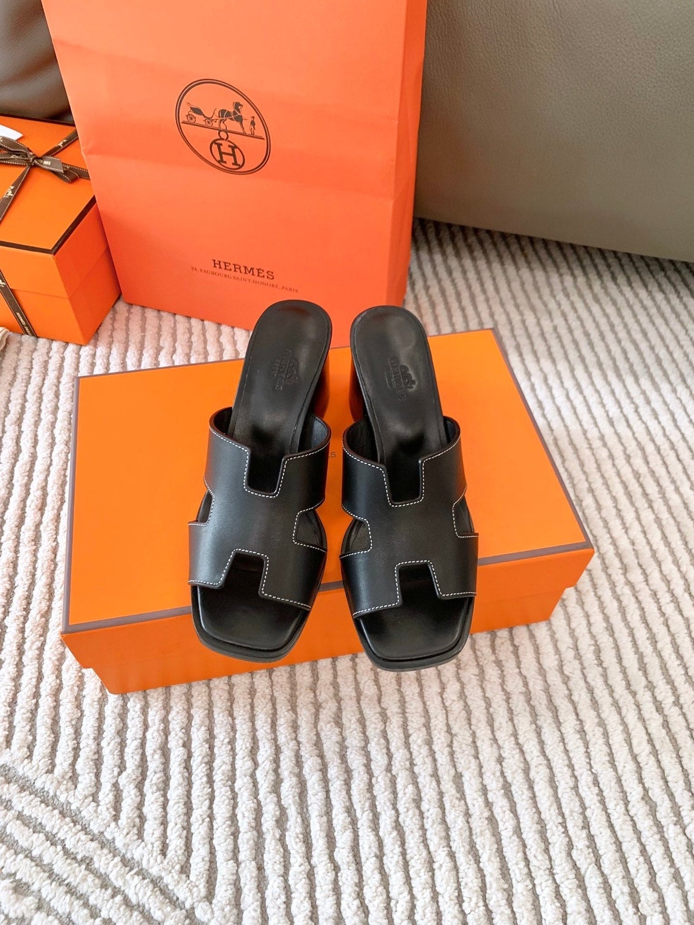 HELIA 60 SANDAL IN BLACK CALFSKIN
