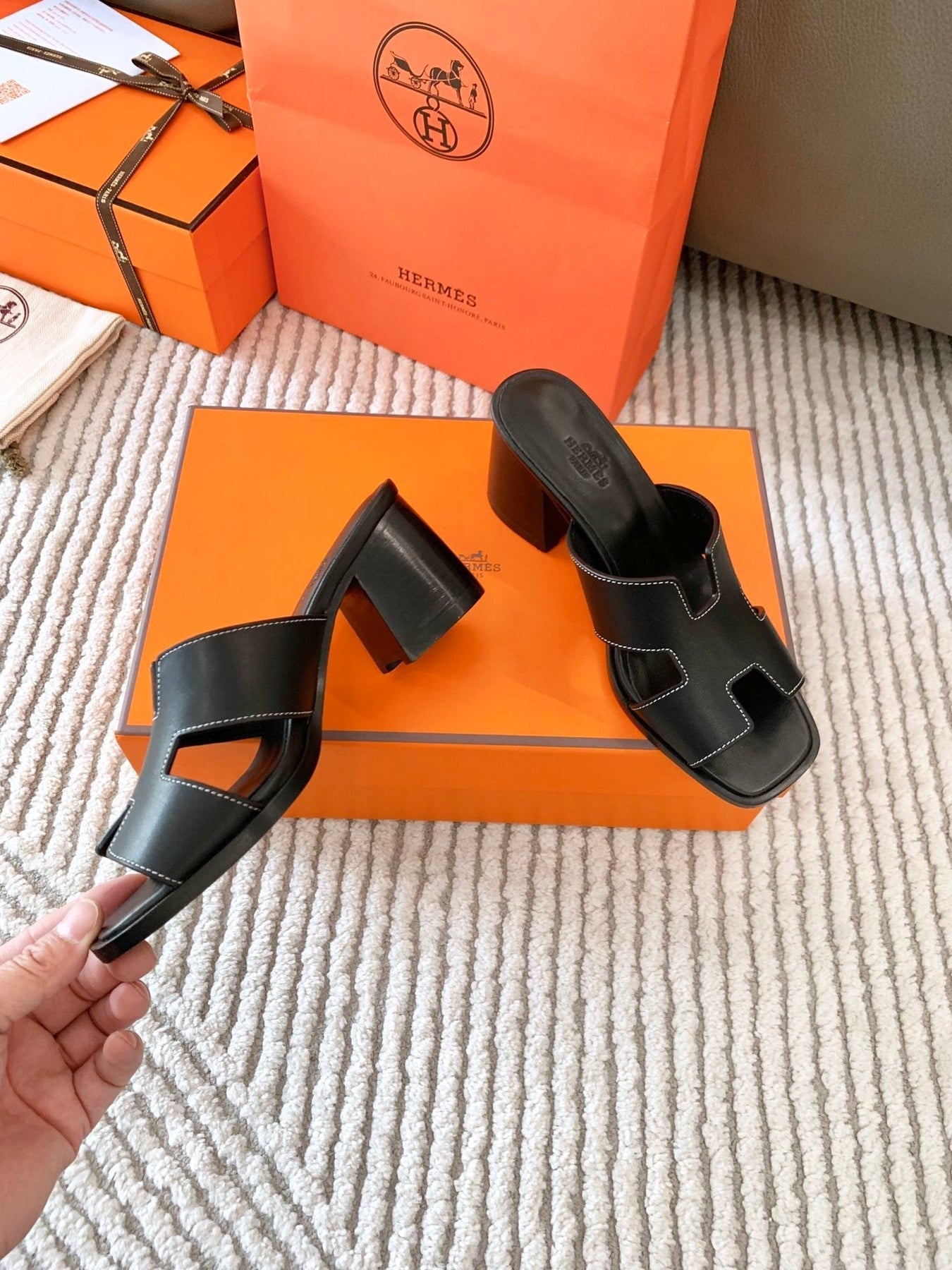 HELIA 60 SANDAL IN BLACK CALFSKIN