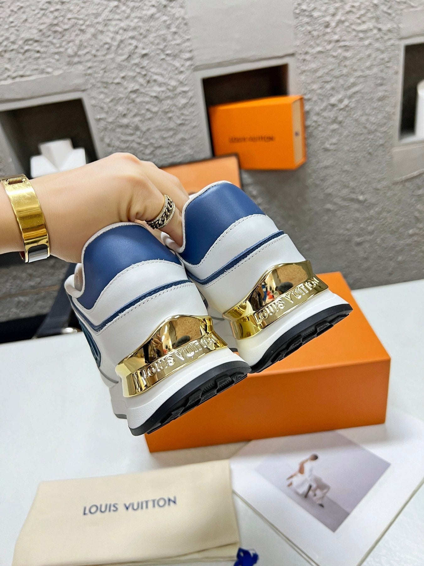 LV WOMEN SNEAKER IN WHITE MIX BLUE CALFSKIN