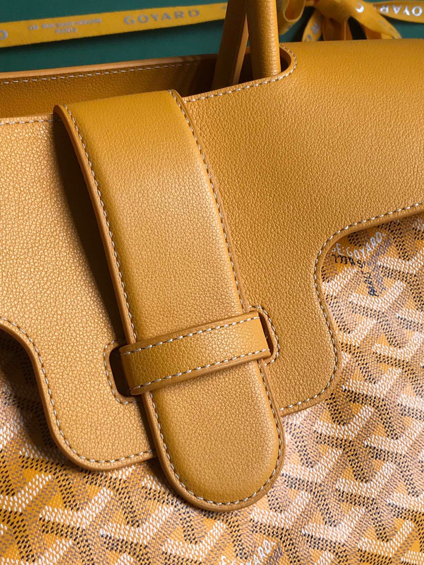 SAIGON SOUPLE BAG 34 IN YELLOW GOYARDINE CANVAS AND CALFSKIN