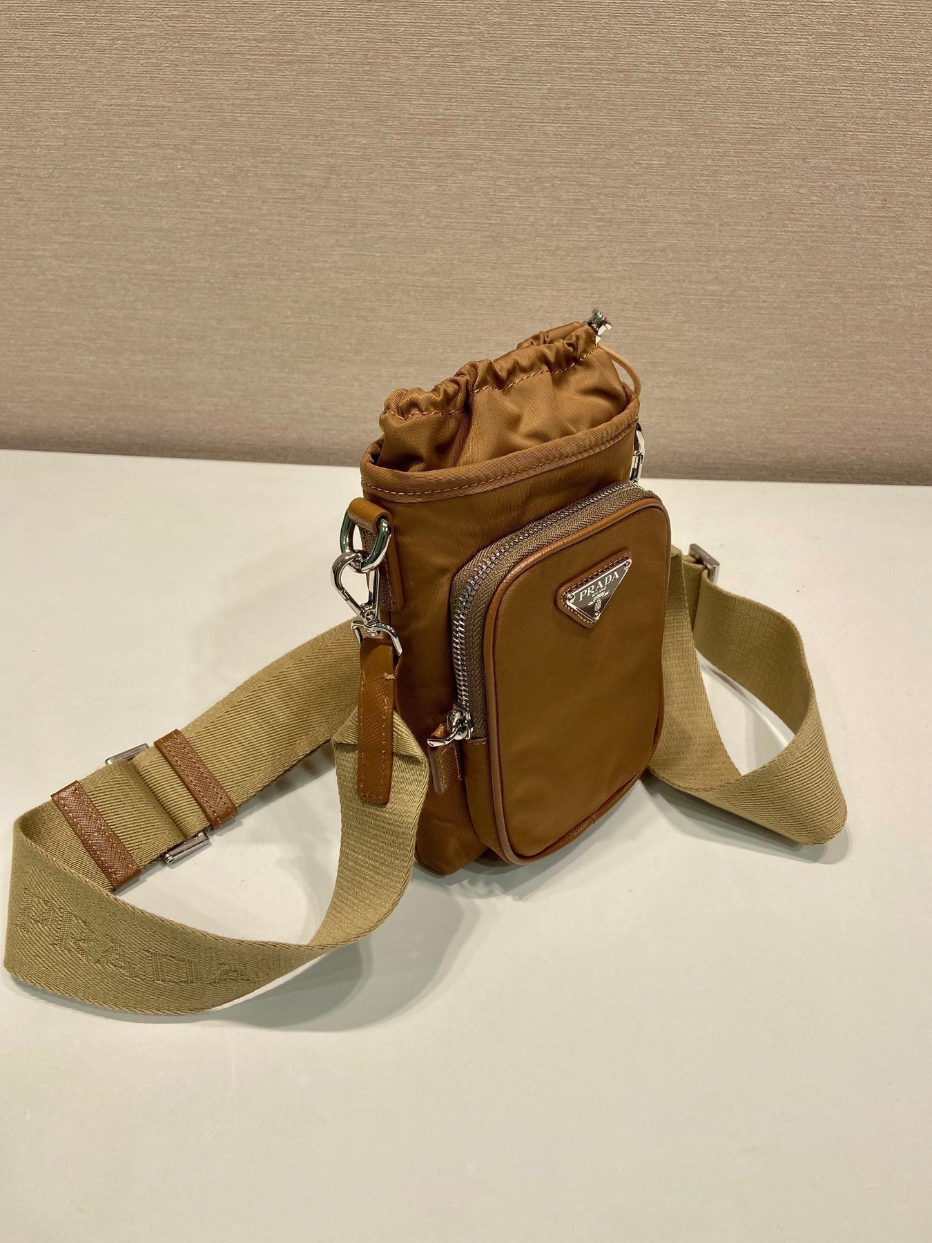 PHONE BAG 18 IN SEPIA BROWN RE-NYLON