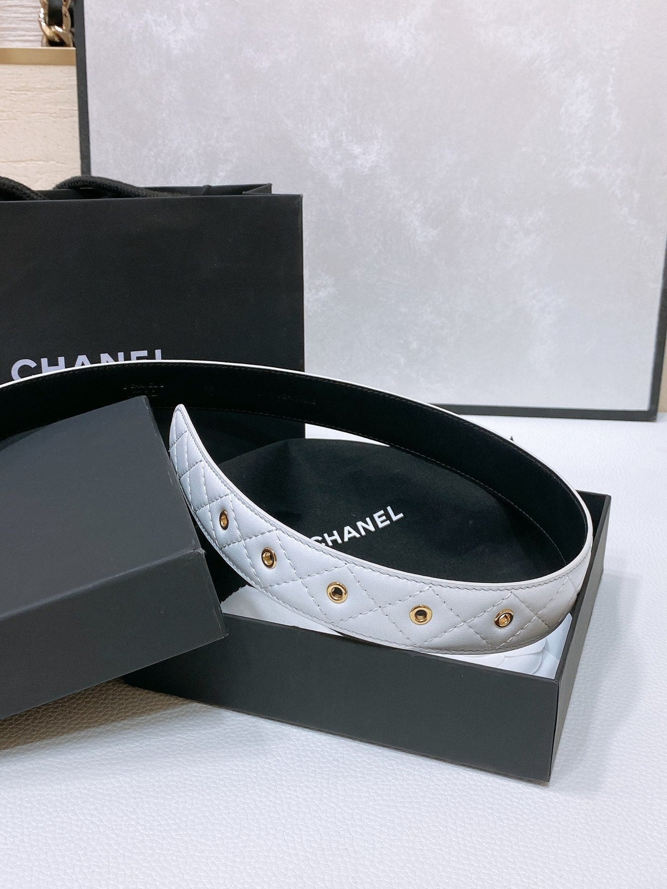 CC 30MM BELT IN WHITE EMBROIDERED CALFSKIN WHITE MIX BLACK METAL LOGO GOLD HARDWARE