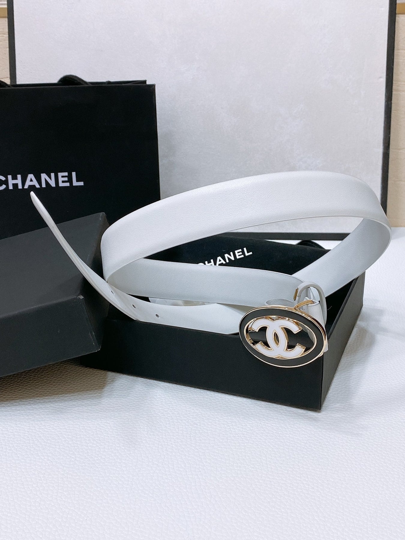 CC 30MM BELT IN WHITE SMOOTH CALFSKIN WHITE MIX BLACK METAL HARDWARE