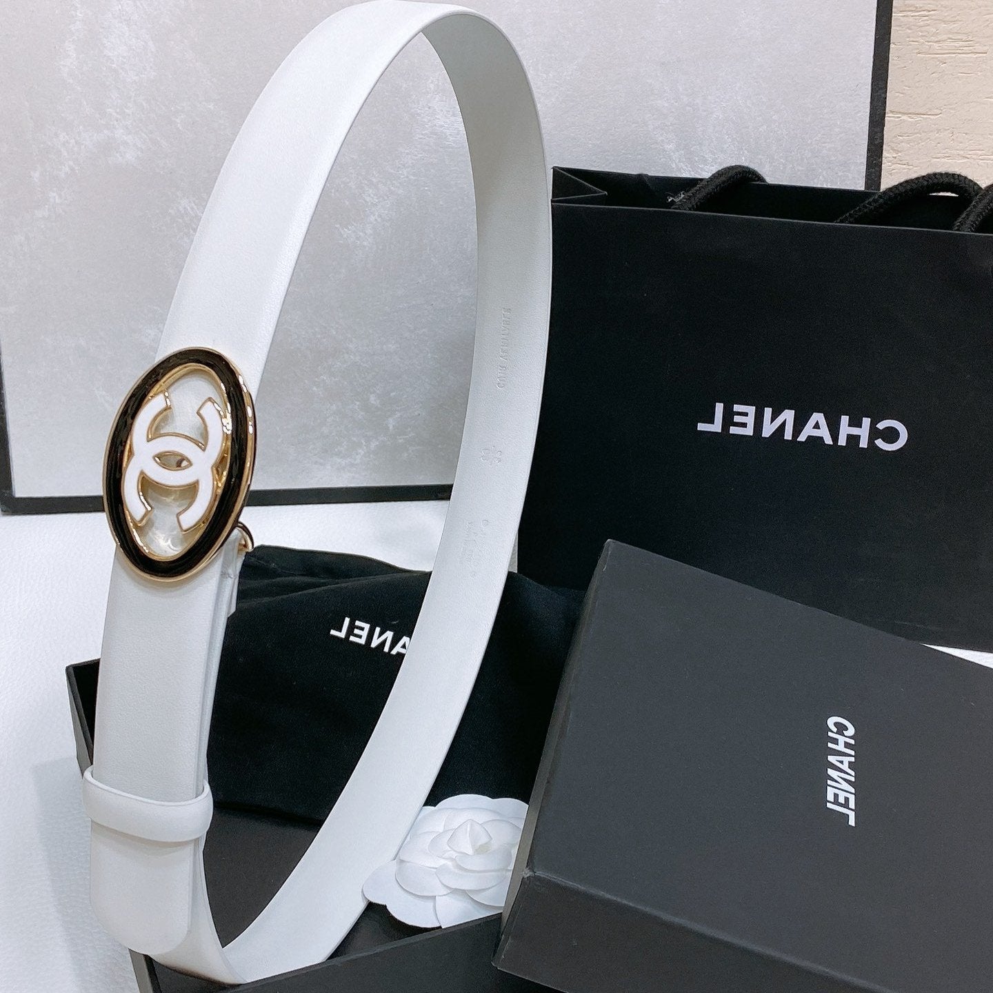 CC 30MM BELT IN WHITE SMOOTH CALFSKIN WHITE MIX BLACK METAL HARDWARE