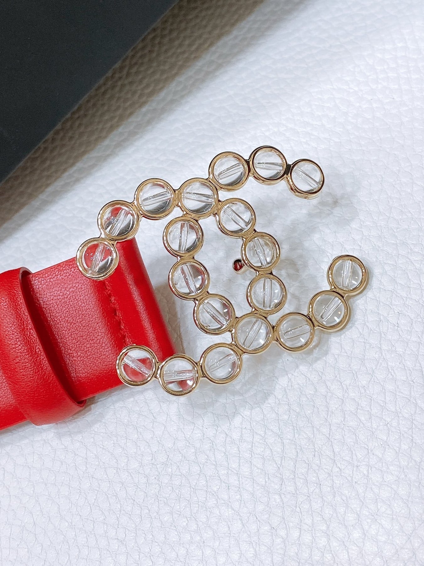 CC BELT 30 MM IN CHERRY RED CALFSKIN PEARL LOGO WITH GOLD HARDWARE