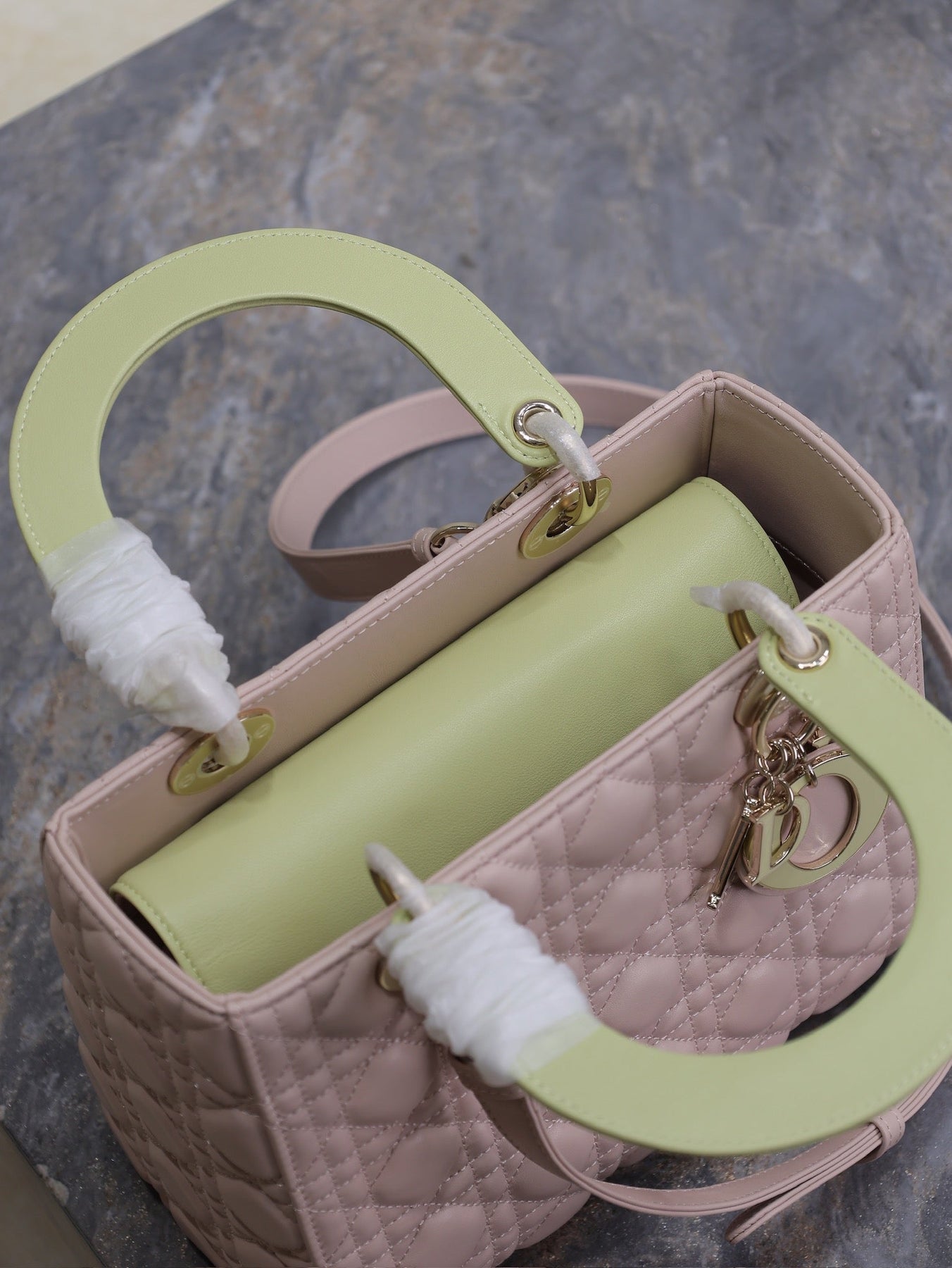 LADY BAG 24 IN BABY PINK QUILTED MACROCANNAGE CALFSKIN SWAMP YELLOW STRAP