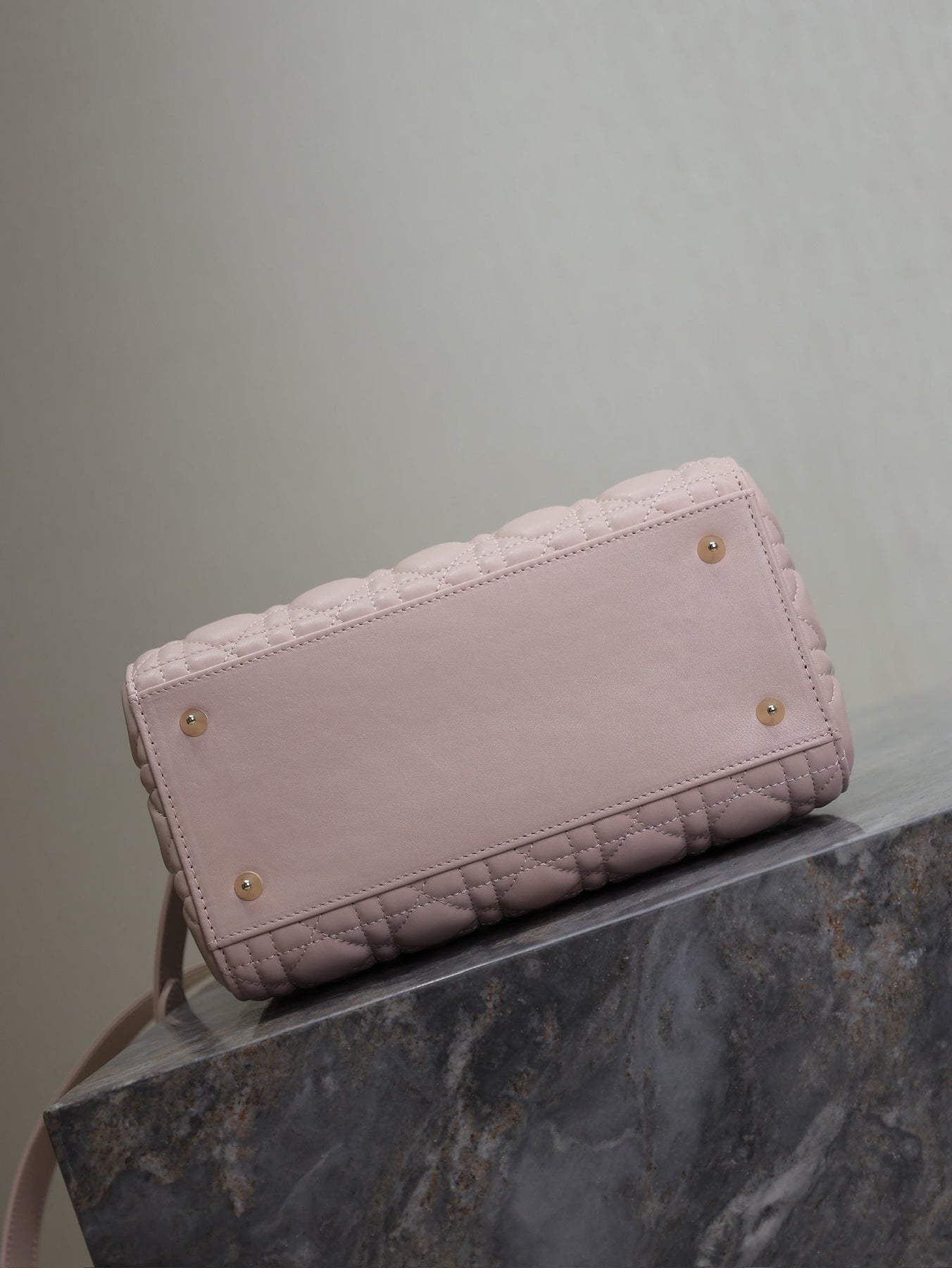LADY BAG 24 IN BABY PINK QUILTED MACROCANNAGE CALFSKIN SWAMP YELLOW STRAP