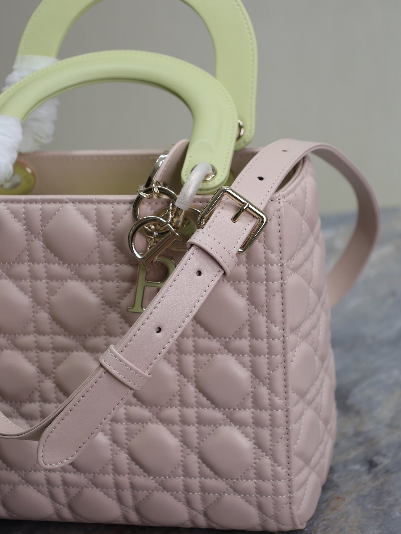 LADY BAG 24 IN BABY PINK QUILTED MACROCANNAGE CALFSKIN SWAMP YELLOW STRAP