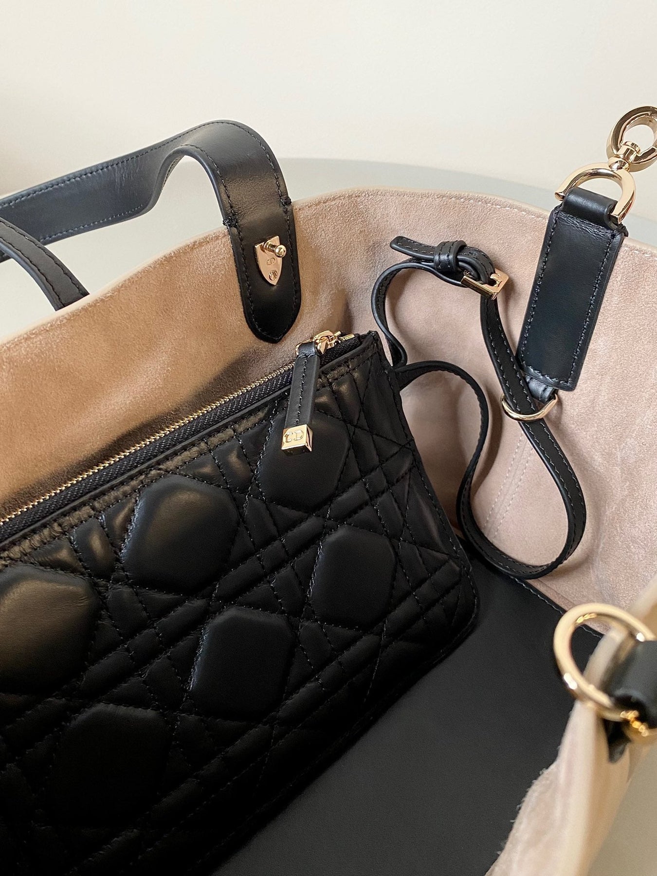 MINI TOUJOURS BAG 23 IN BEIGE CANNAGE CALFSKIN BLACK STRAP