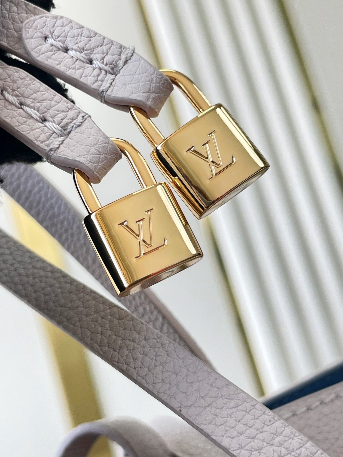 FLORE 28 IN WHITE PERFORATED CALFSKIN