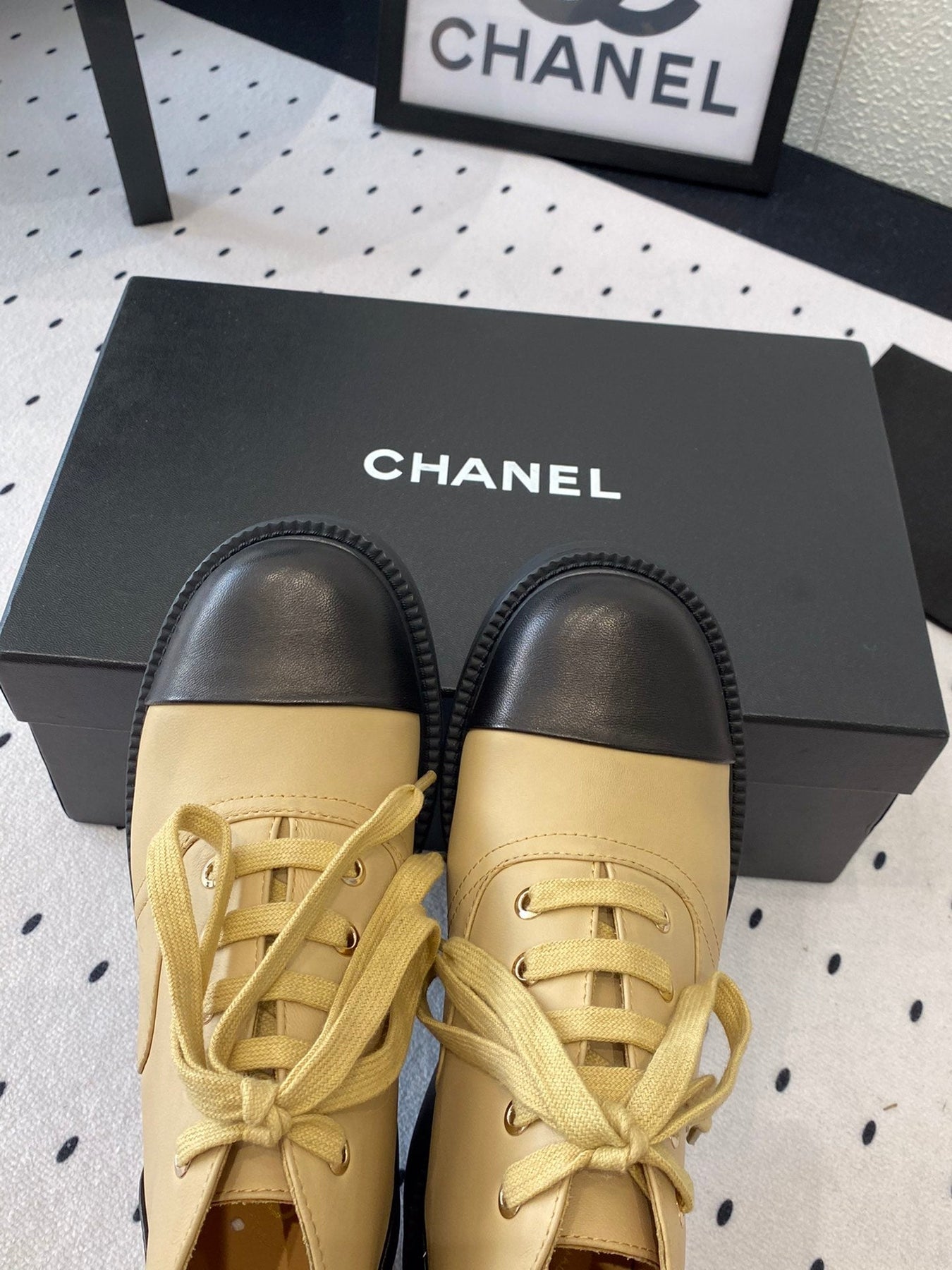 LOW-CUT BOOTS IN SAND YELLOW MIX BLACK CALFSKIN