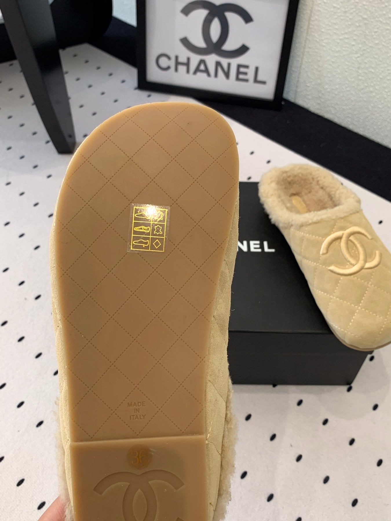 FLAT MULE IN TORTILLA BROWN SUEDE AND LAMB FUR LINING