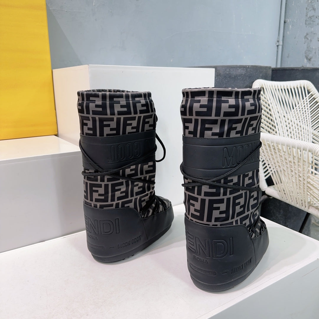 FF MOTIF MOON BOOTS IN CEDAR BROWN MONOGRAM POLYESTER AND RUBBER