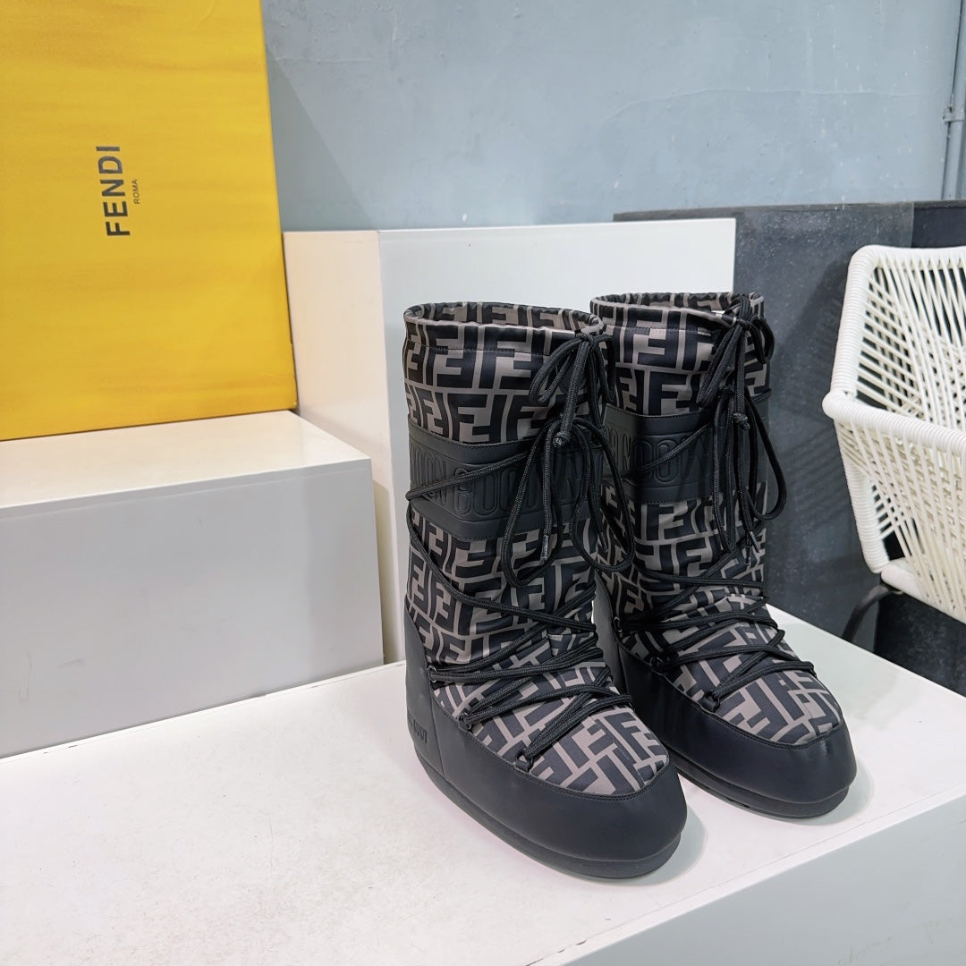 FF MOTIF MOON BOOTS IN CEDAR BROWN MONOGRAM POLYESTER AND RUBBER