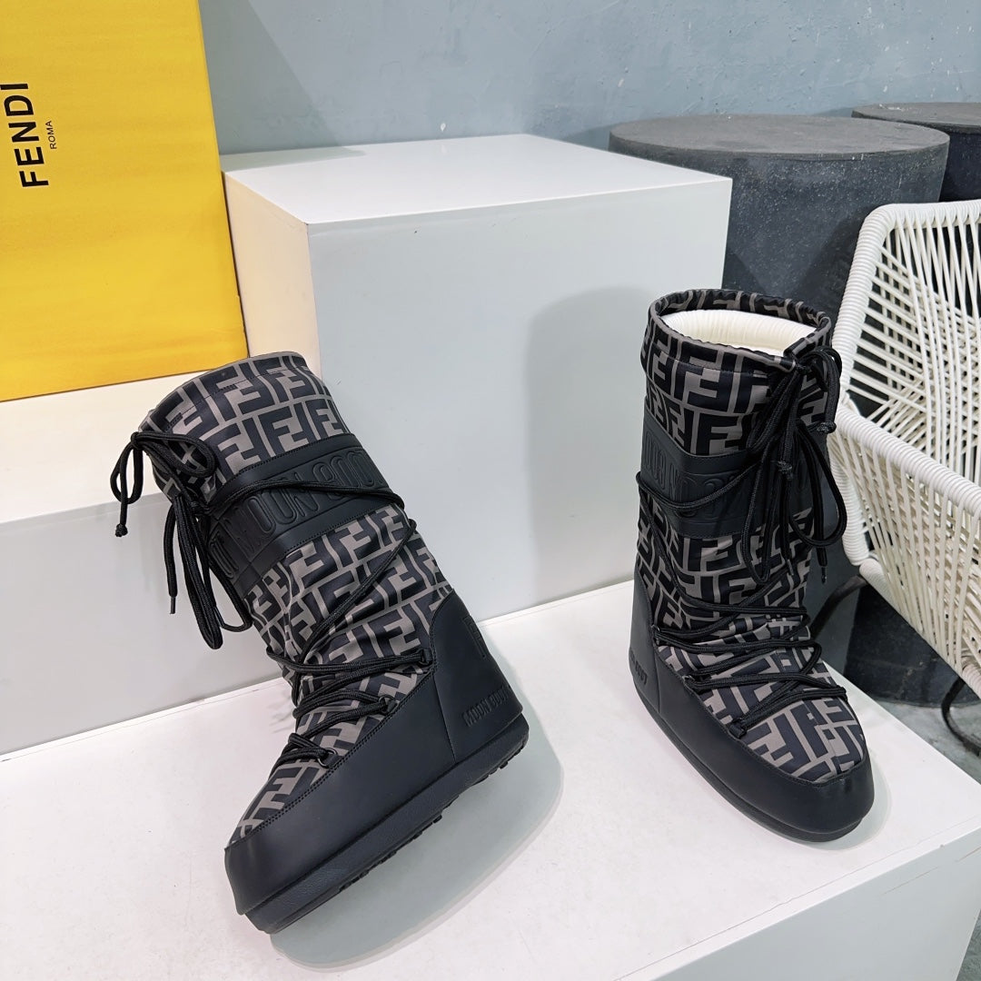 FF MOTIF MOON BOOTS IN CEDAR BROWN MONOGRAM POLYESTER AND RUBBER