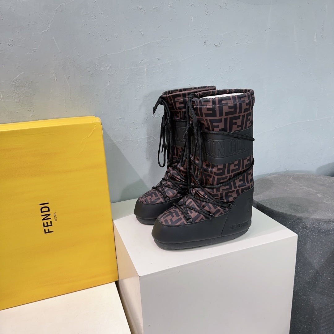 FF MOTIF MOON BOOTS IN WALNUT BROWN MONOGRAM POLYESTER AND RUBBER