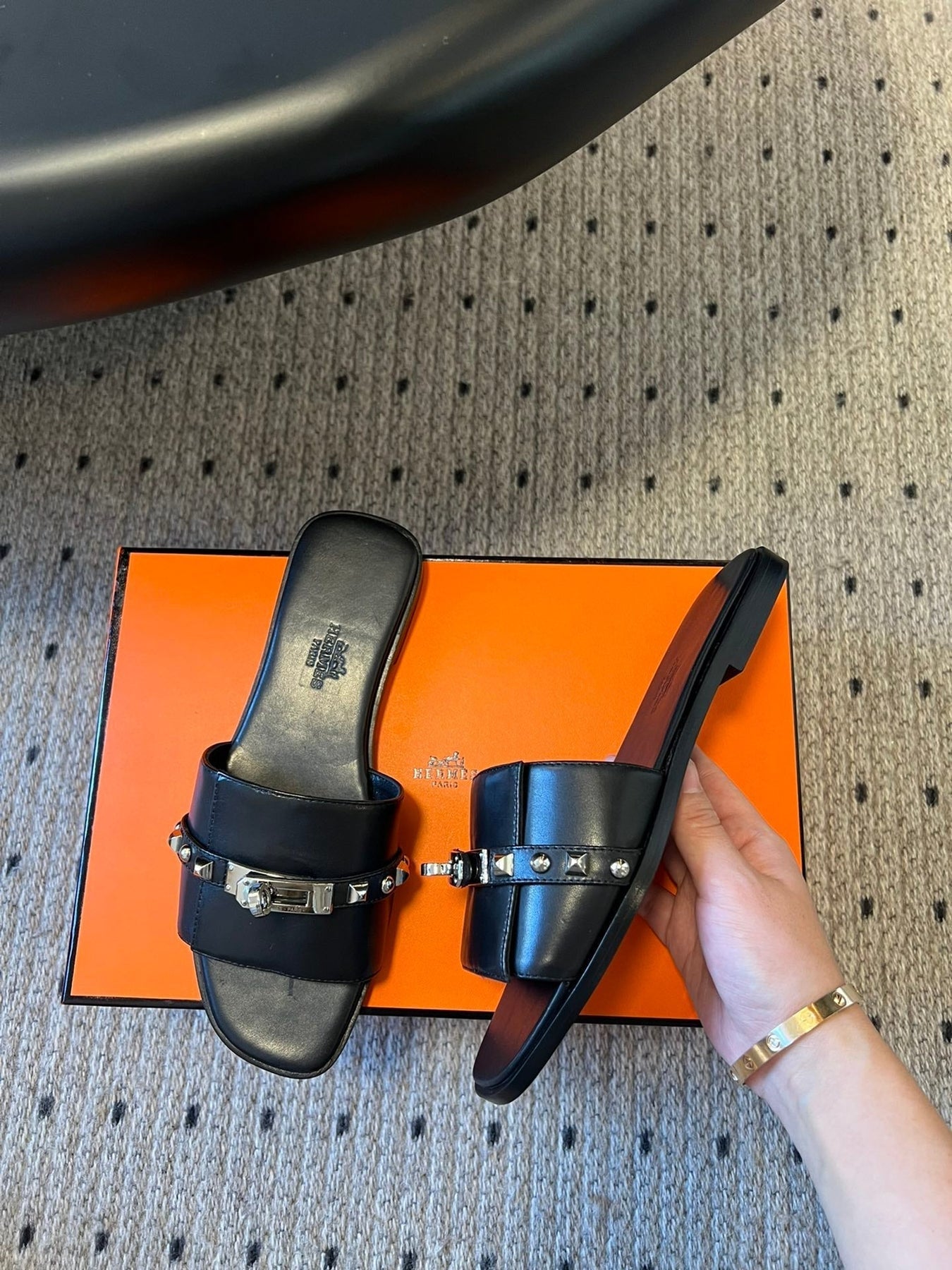 GIULIA FLAT SANDAL IN BLACK CALFSKIN