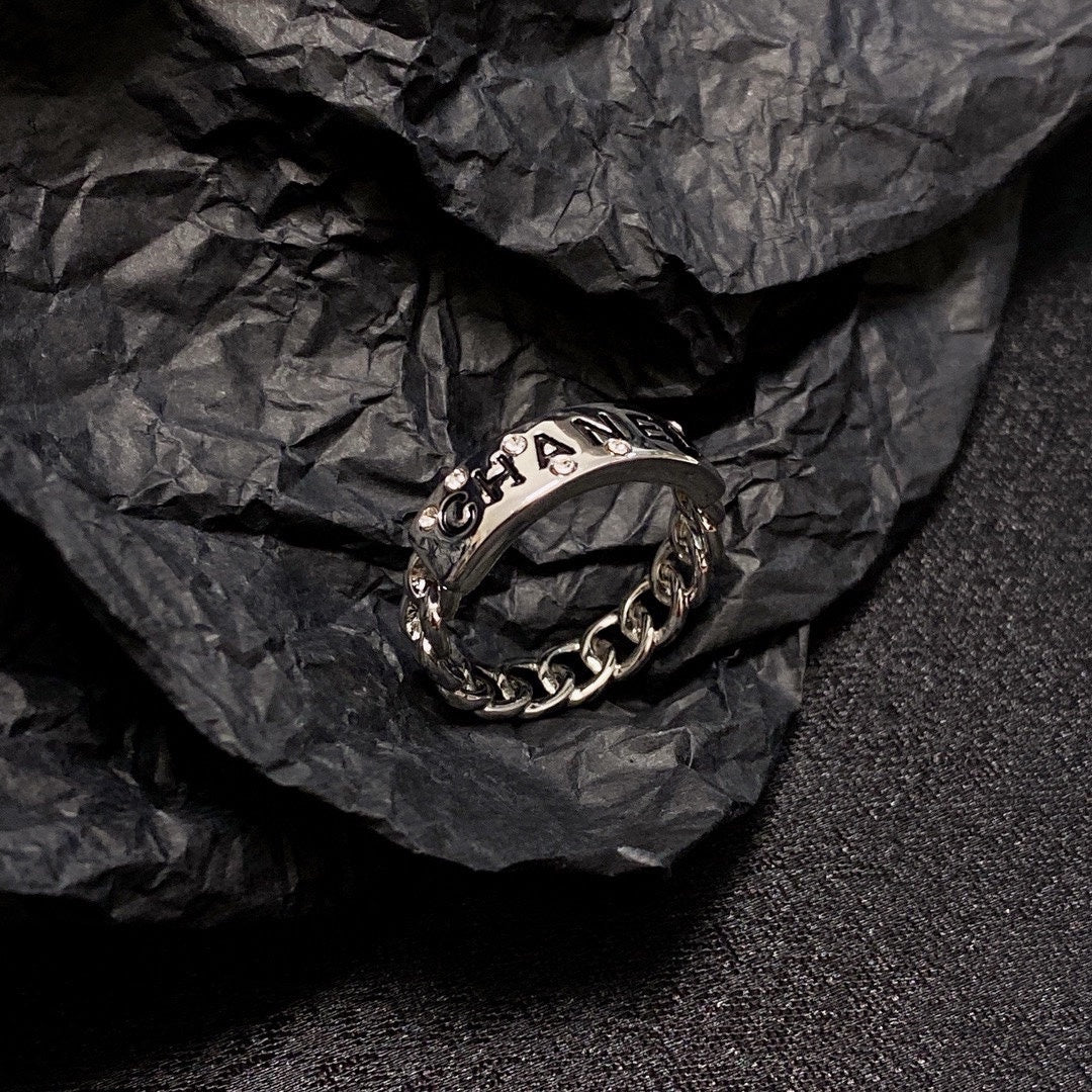 CC RING LETTER DOUBLE C IN SILVER DIAMOND BLACK EMBOSSED LOGO