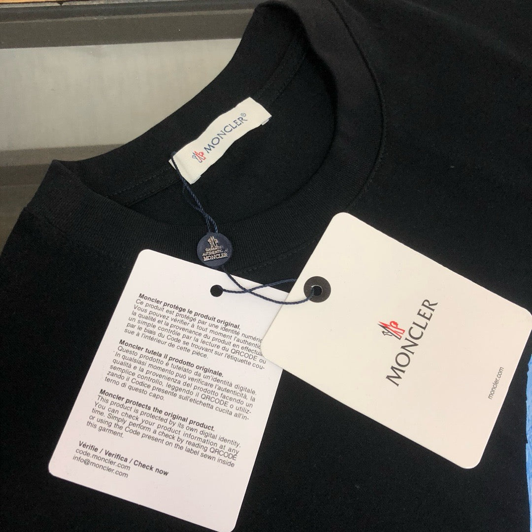 Moncler T-shirt