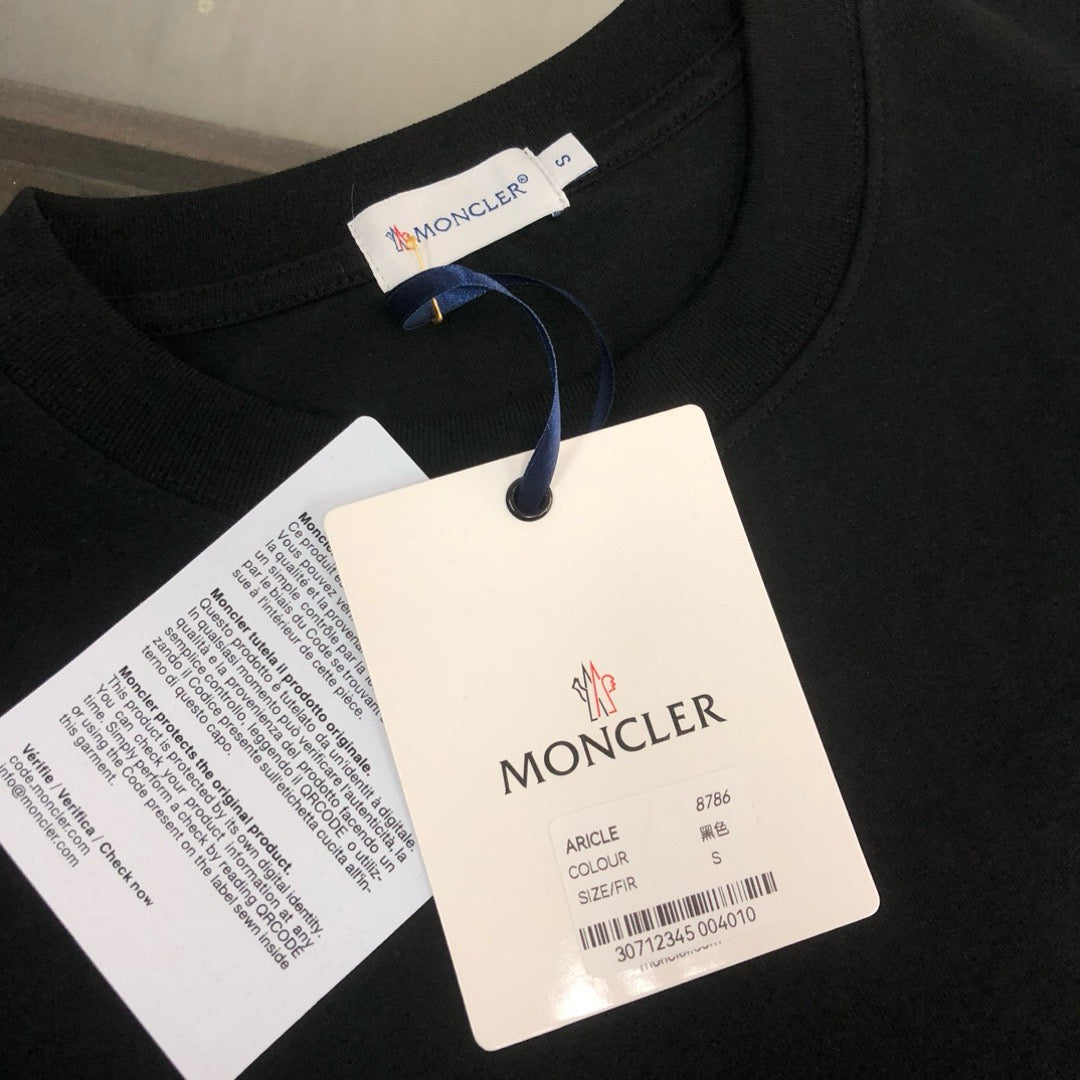 Moncler T-shirt
