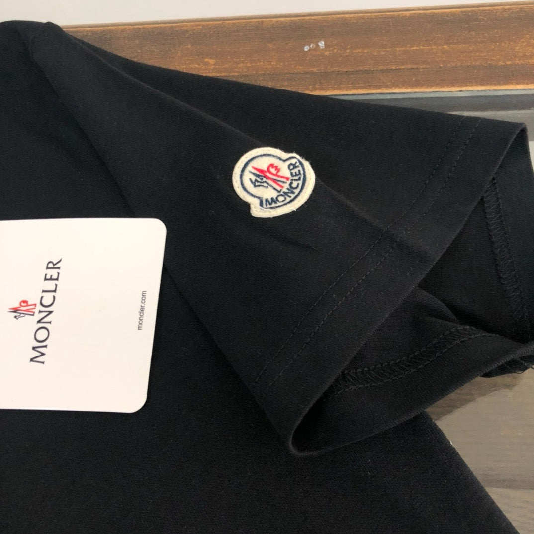 Moncler T-shirt