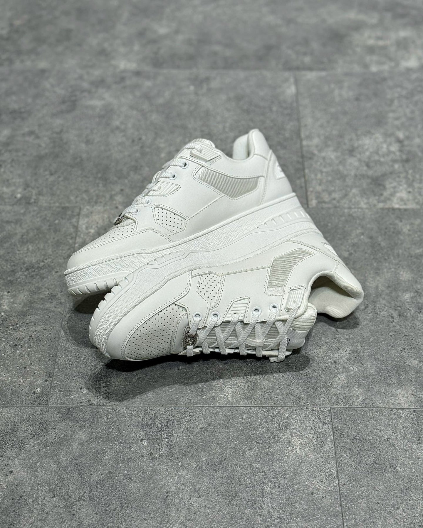 GUC Sneakers