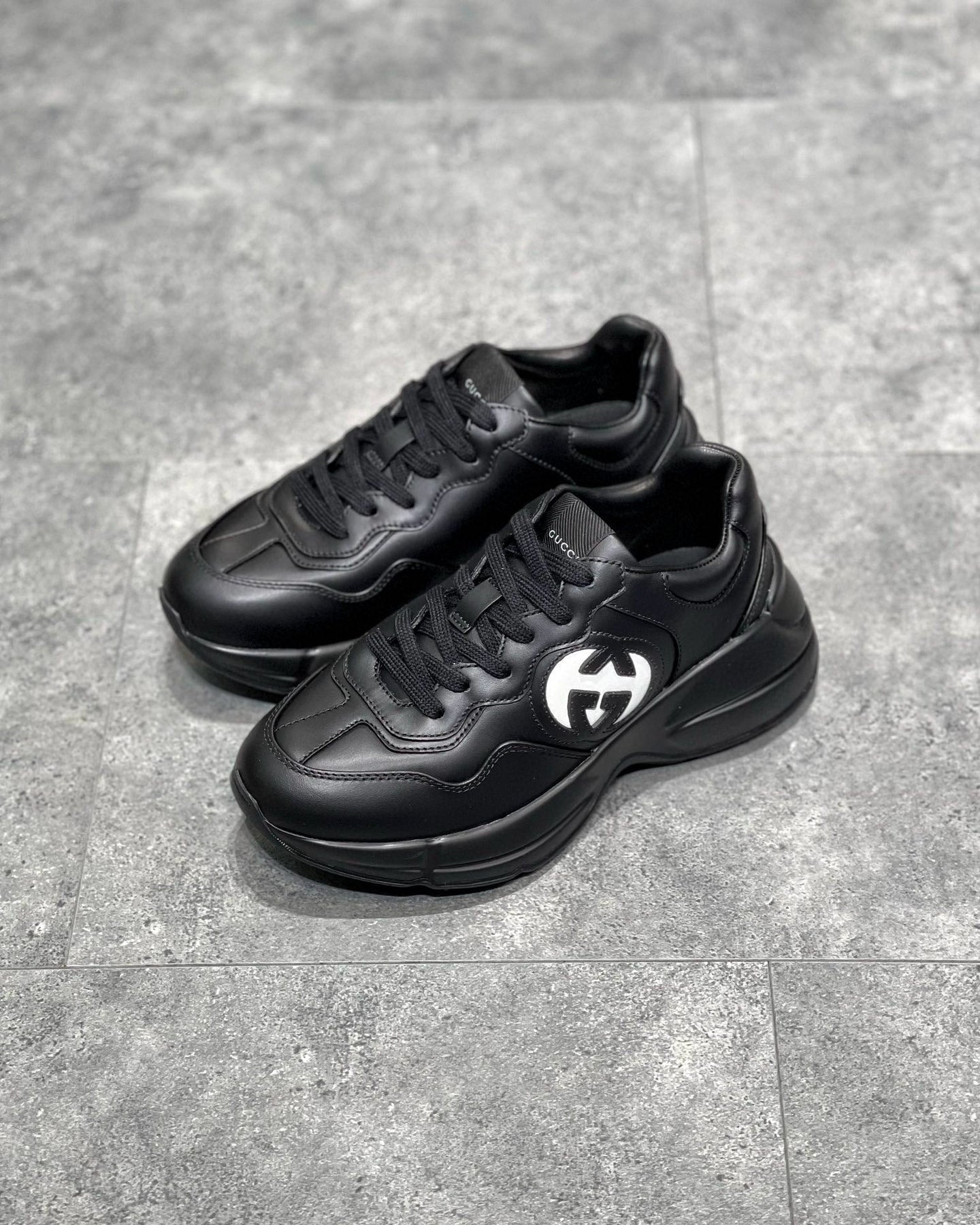 GUC Sneakers