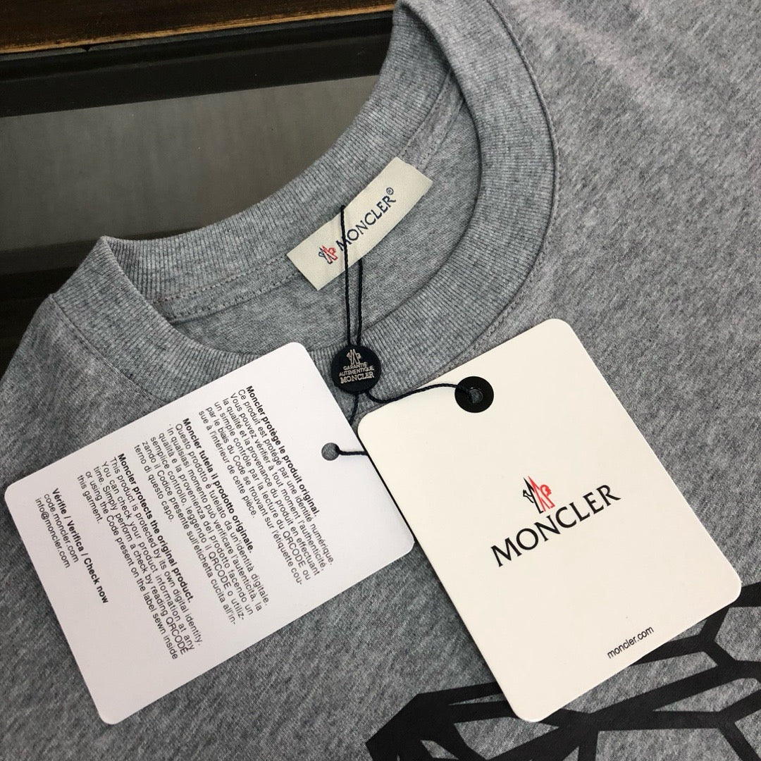 Moncler T-shirt