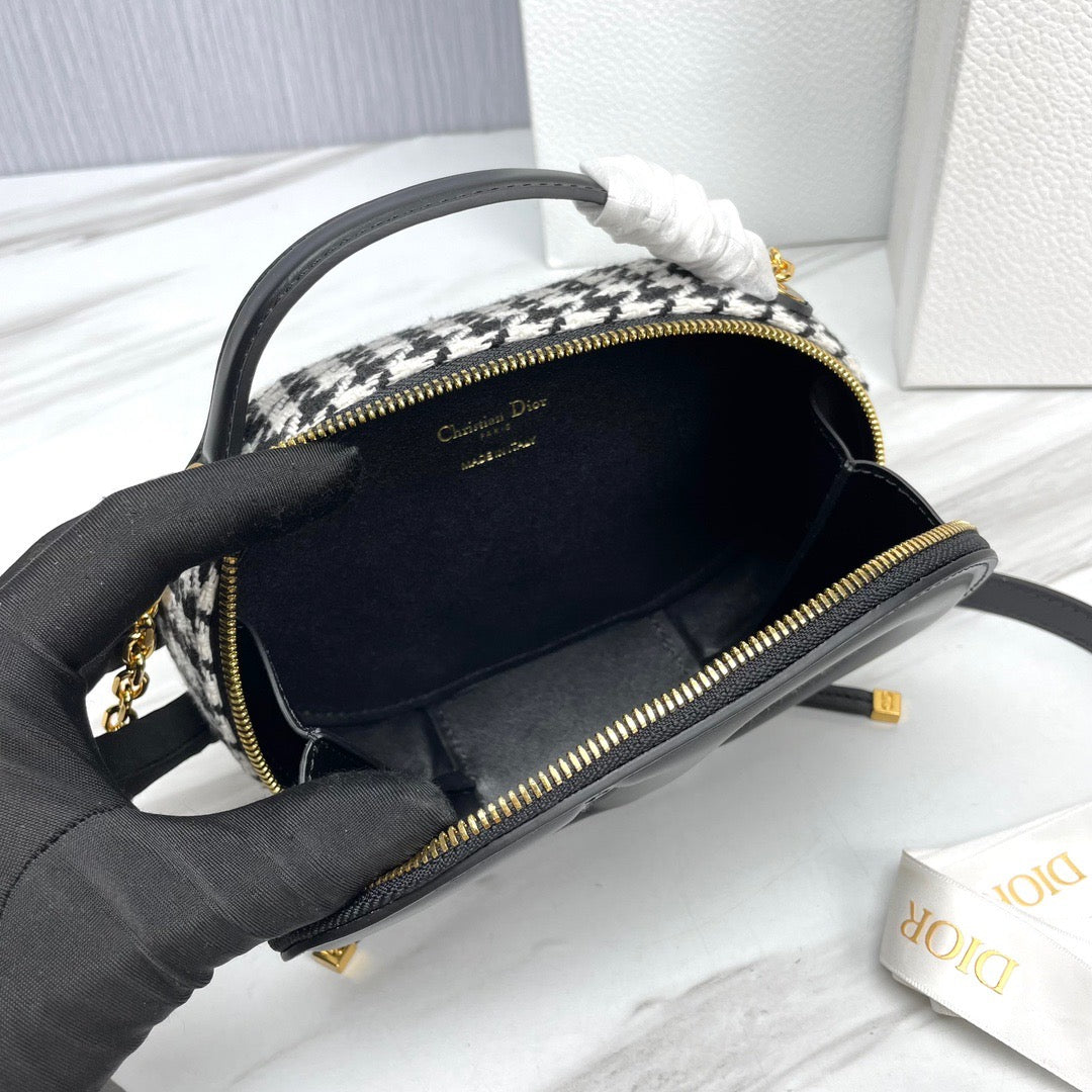 DIO Signature Oval Bag (18cm)