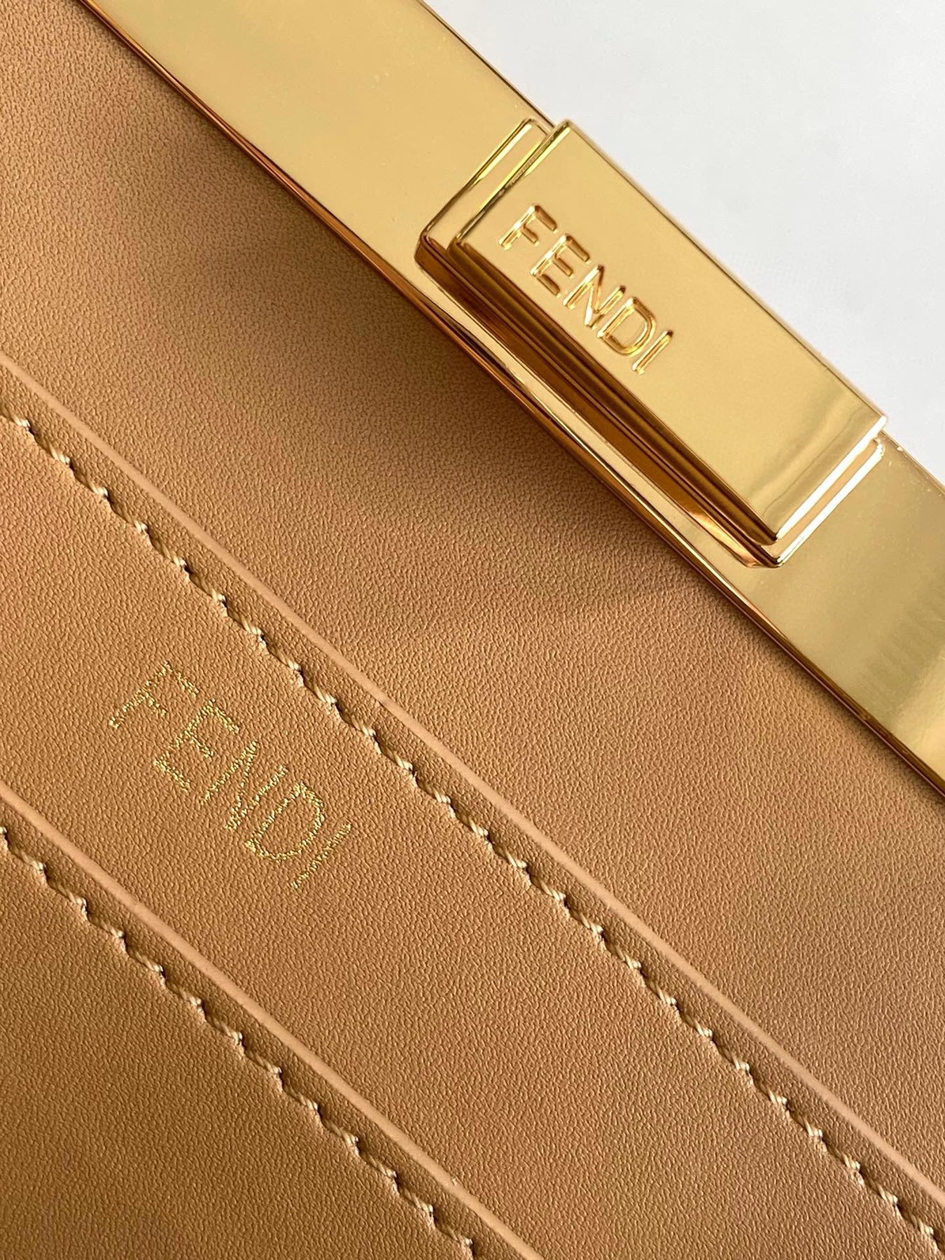 Peekaboo ICONIC ISeeU 27 Bag lambskin gold hardware
