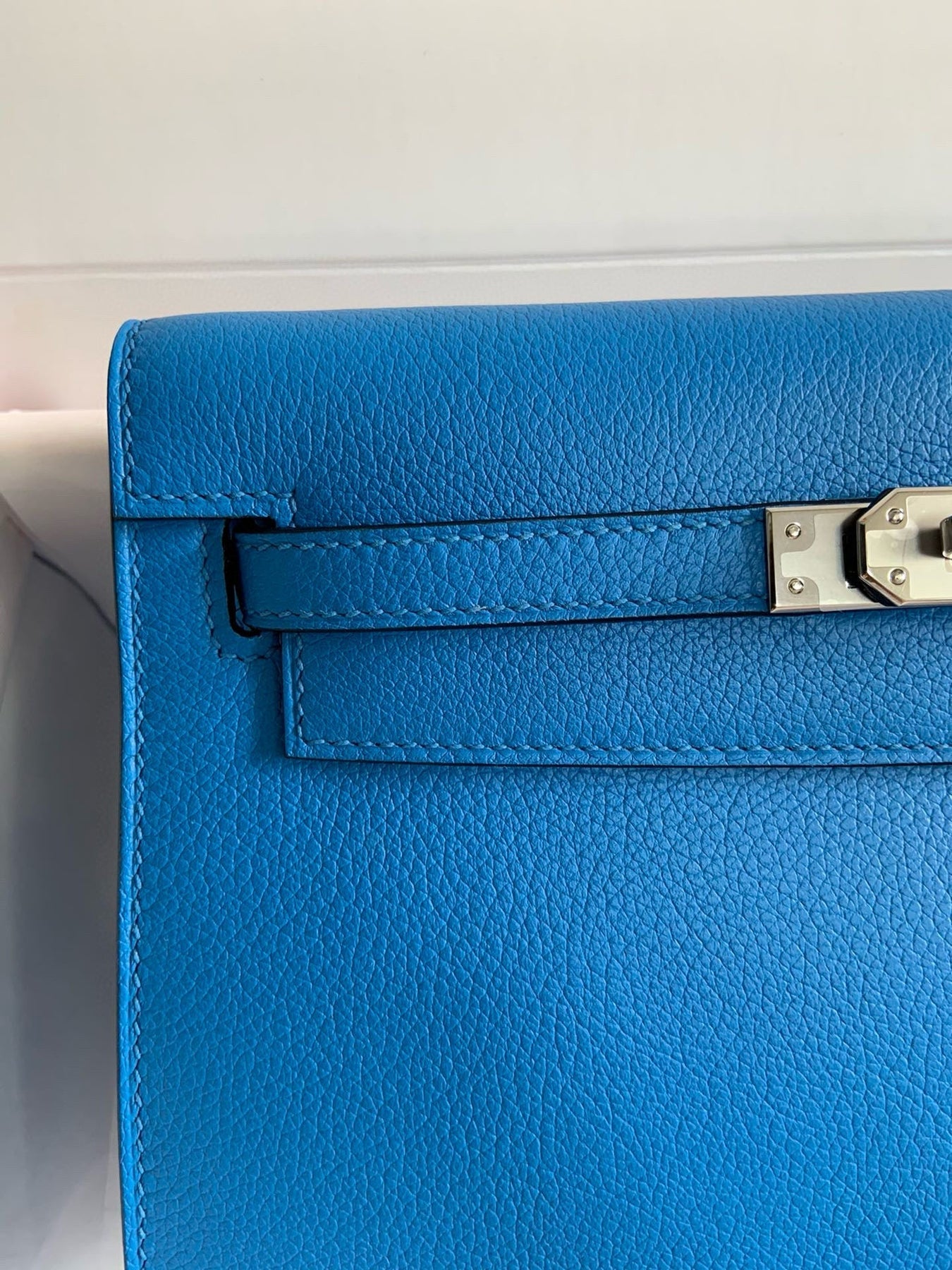 KELLY DANSE 22 EVERCOLOR BLUE IN CALFSKIN GOLD HARDWARE