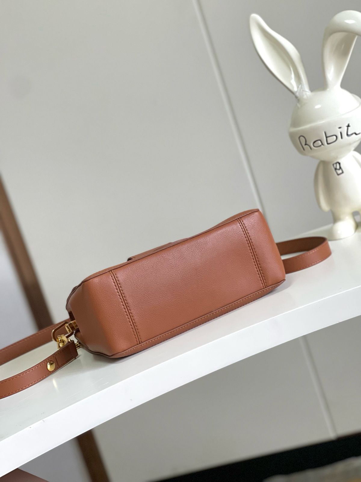DAUPHINE SOFT MM 24 IN COGNAC CALFSKIN GOLD HARDWARE