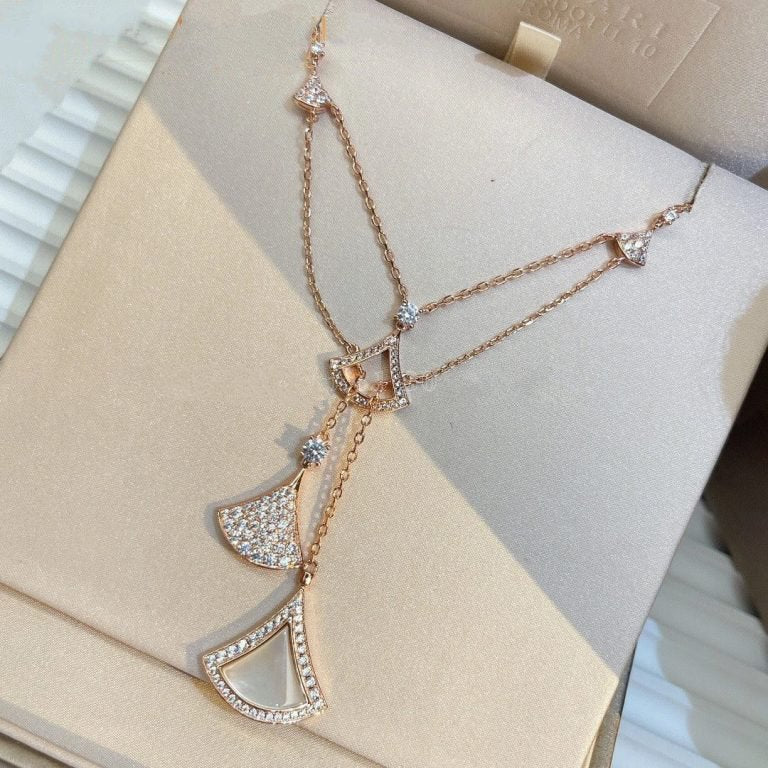 DREAM NECKLACE 3 MOTIF WHITE MOP DIAMOND