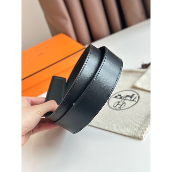 HERM Nathan 40MM Belt with Matte Buckle in Black Clemence Leather