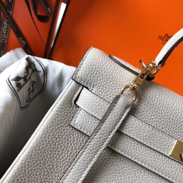 HERM Kelly 32cm Bag In Pearl Grey Clemence Leather GHW