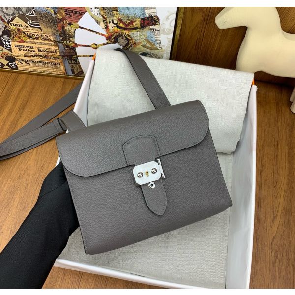 HERM Sac a Depeches 21 Bag in Etain Clemence Leather