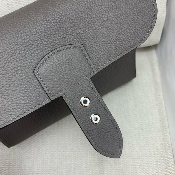 HERM Sac a Depeches 21 Bag in Etain Clemence Leather